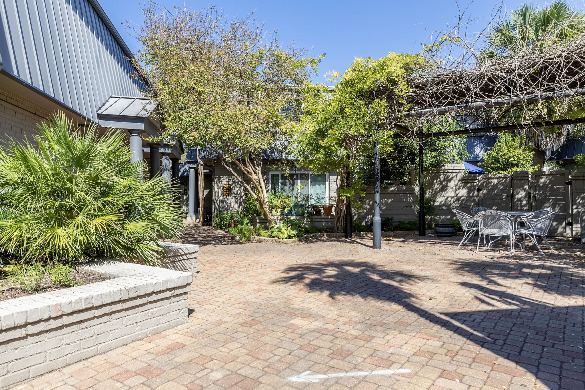 main property photo 28