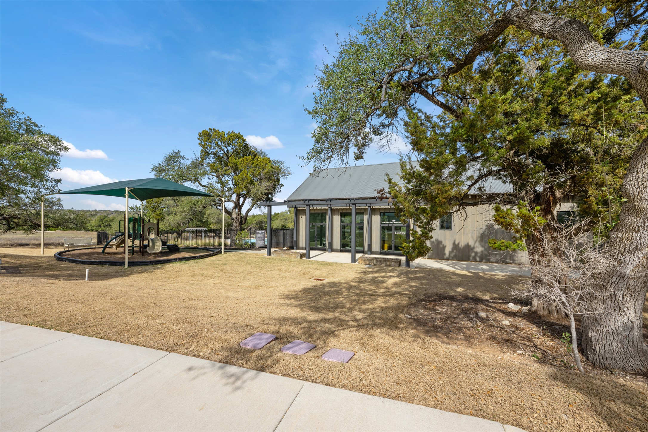 main property photo 37