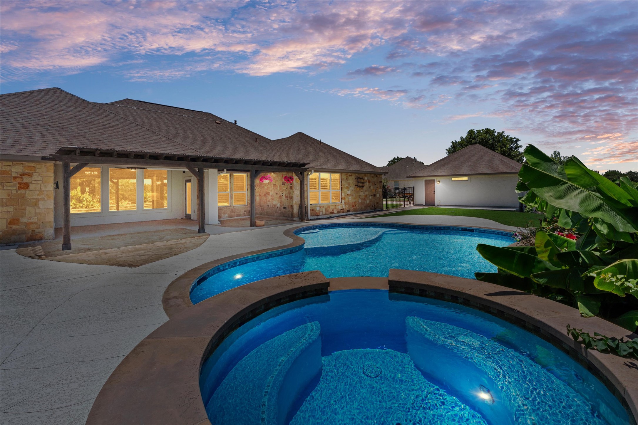 main property photo 27