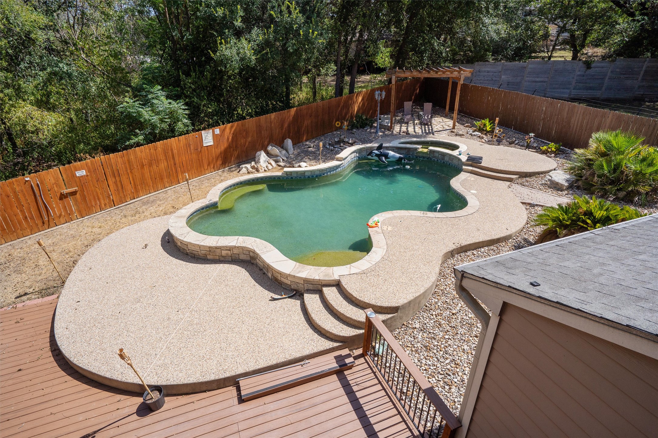main property photo 23