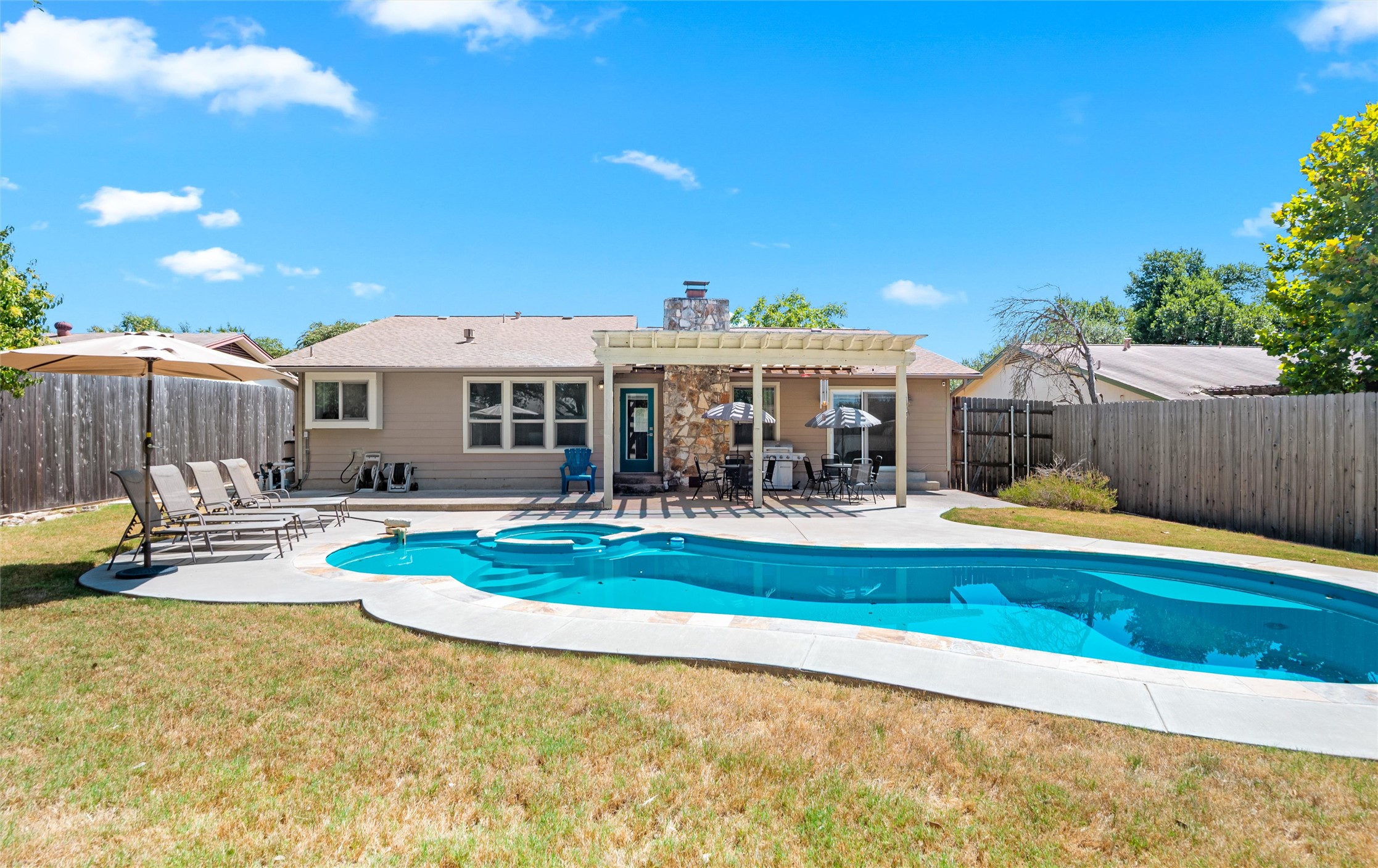 main property photo 27