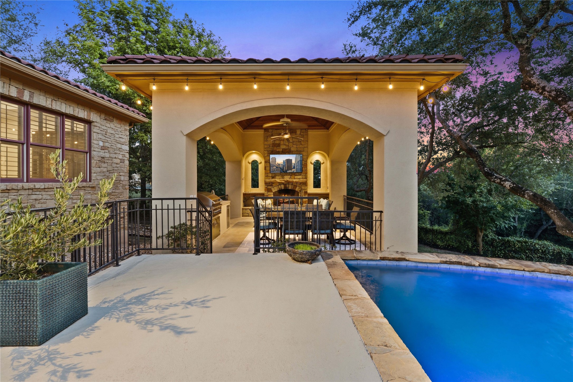 main property photo 6
