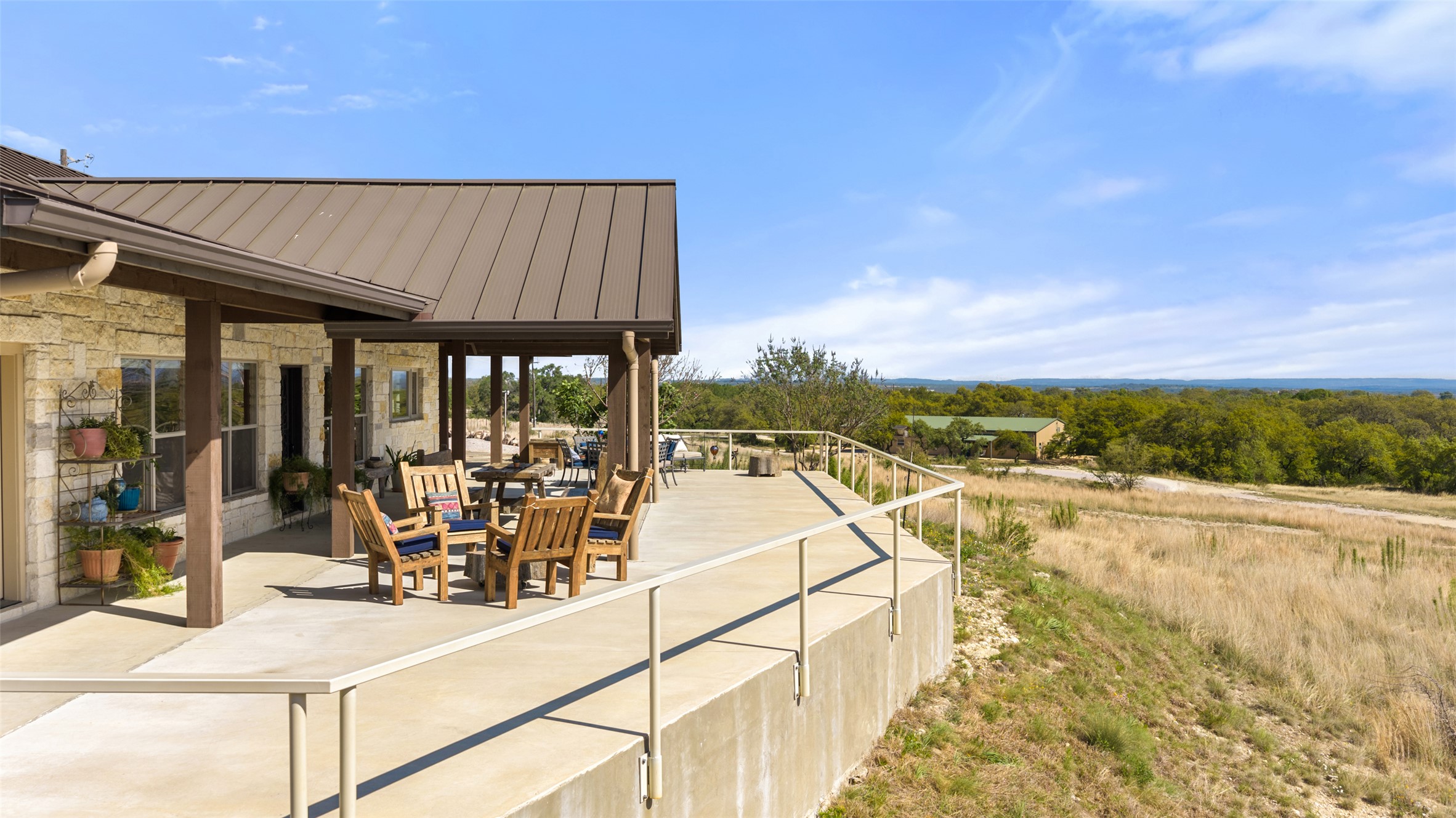 main property photo 8