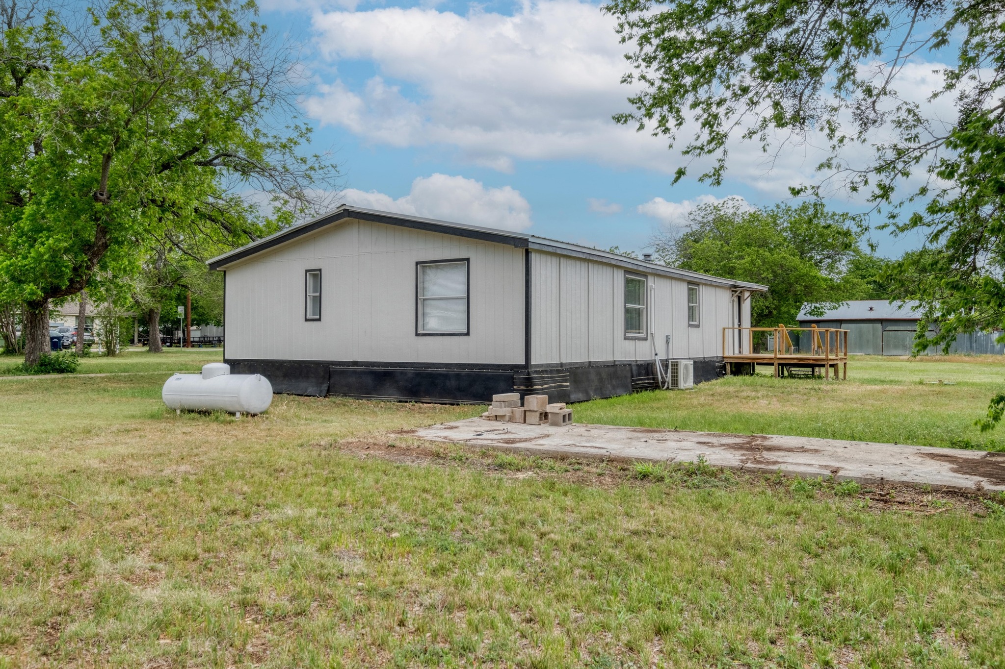 main property photo 22