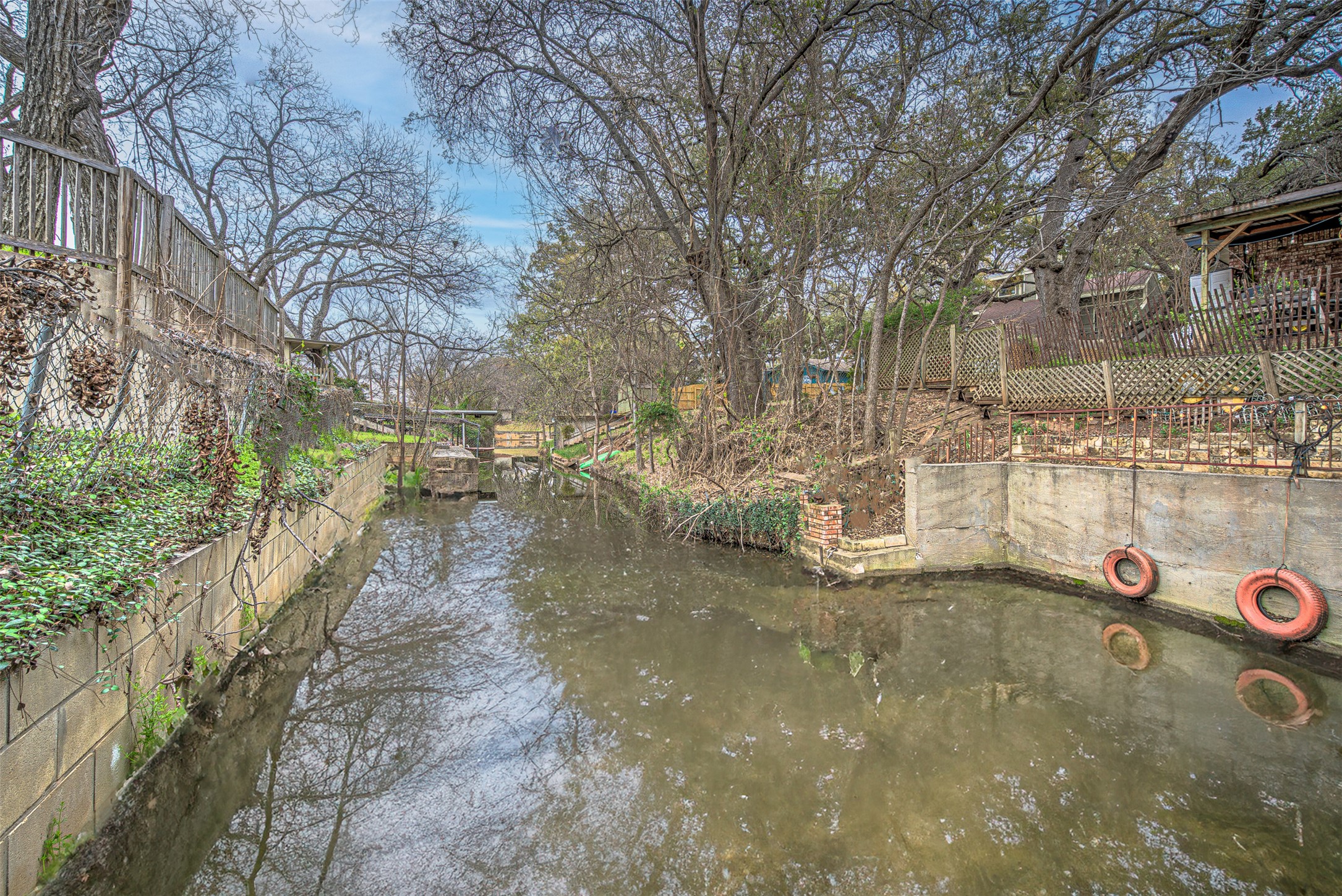 main property photo 30
