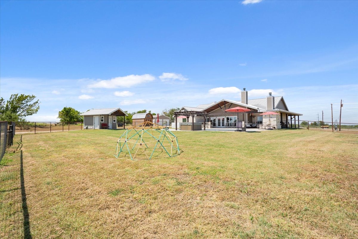 main property photo 28