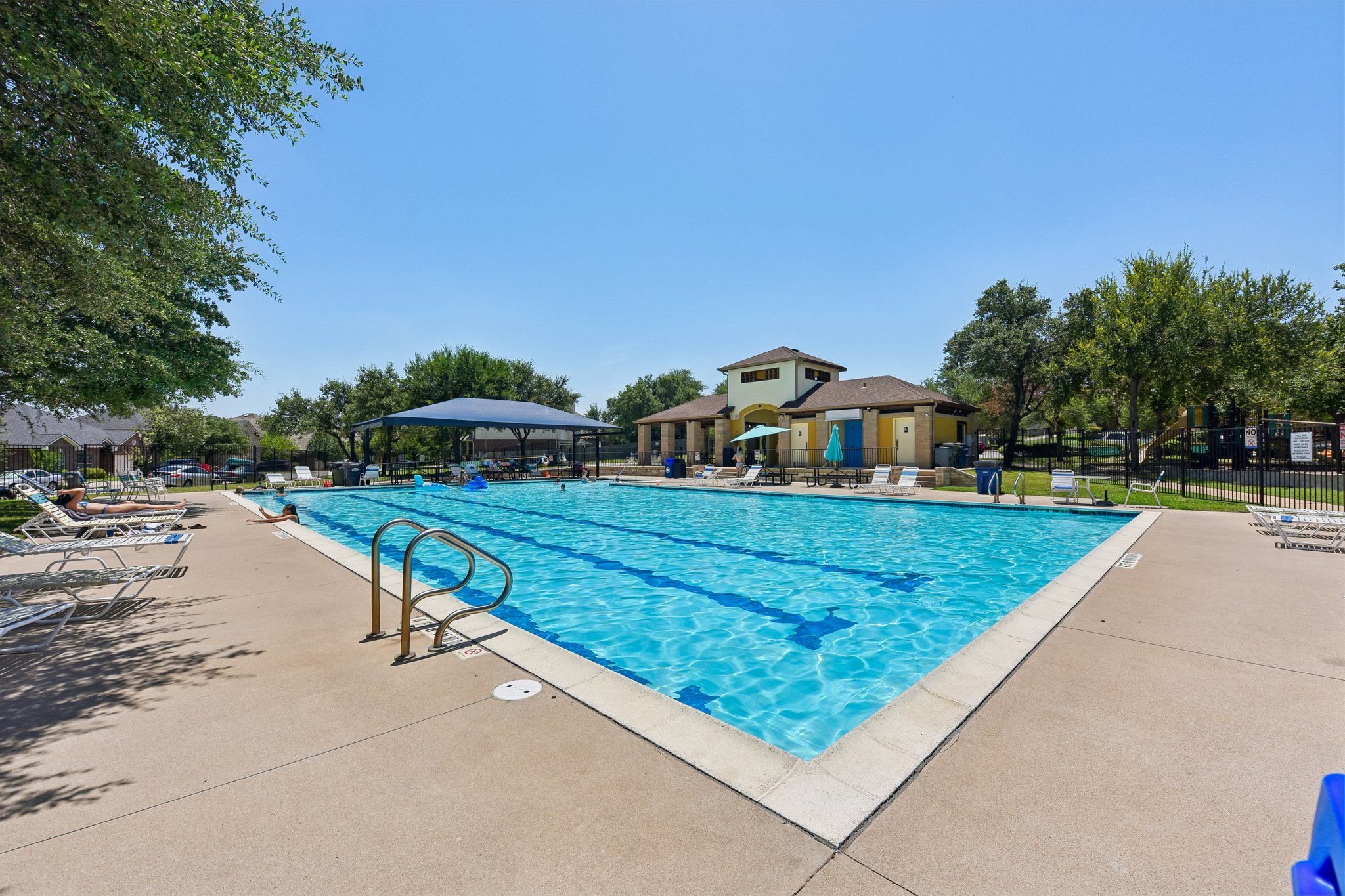 main property photo 37