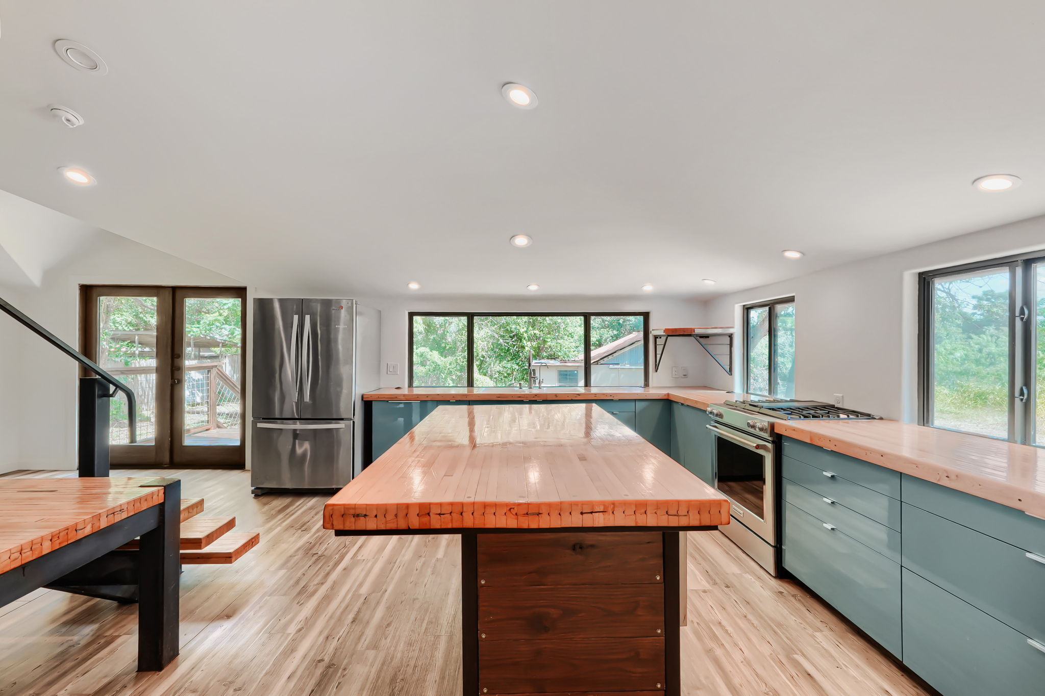 main property photo 5