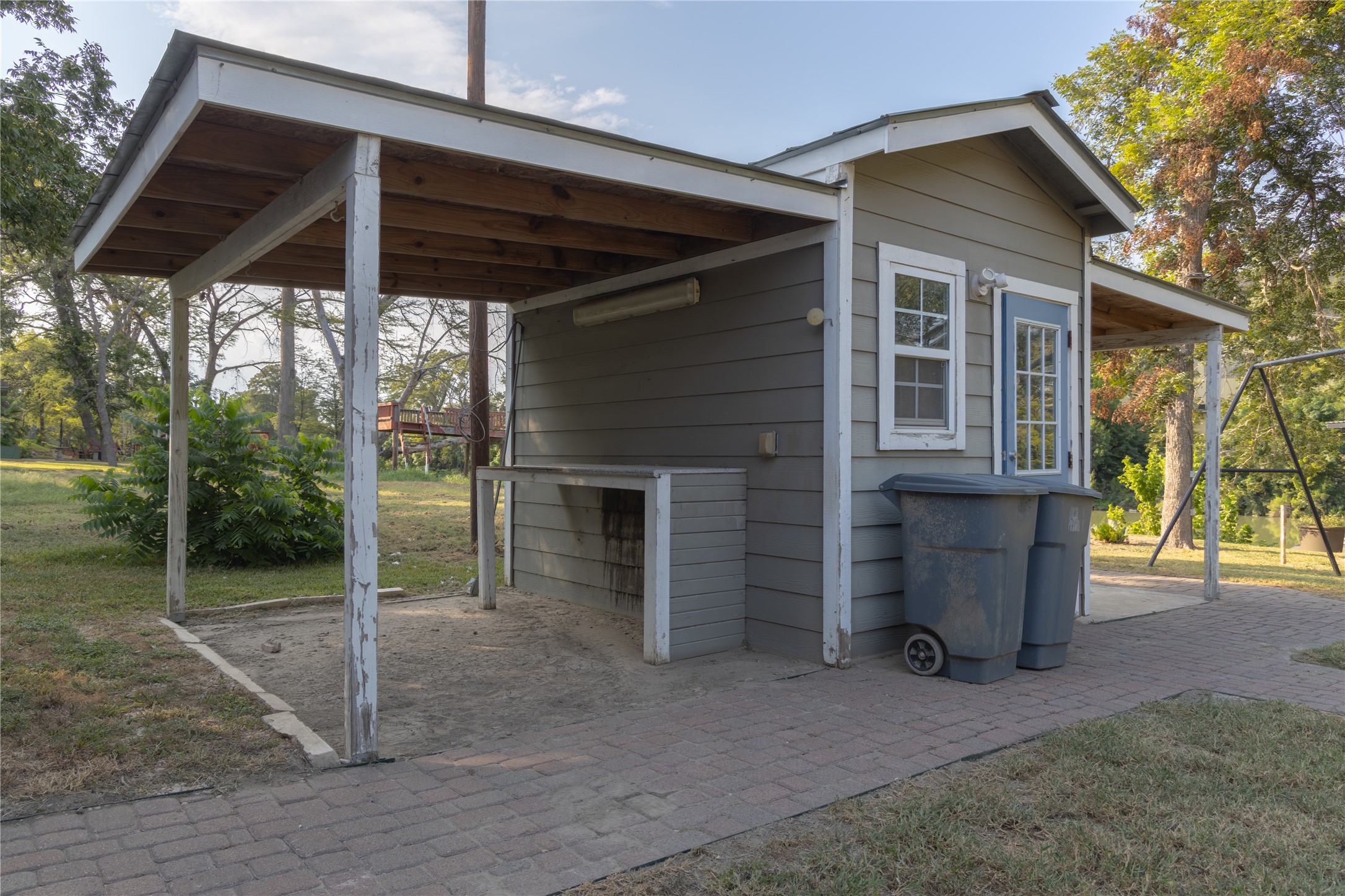 main property photo 24