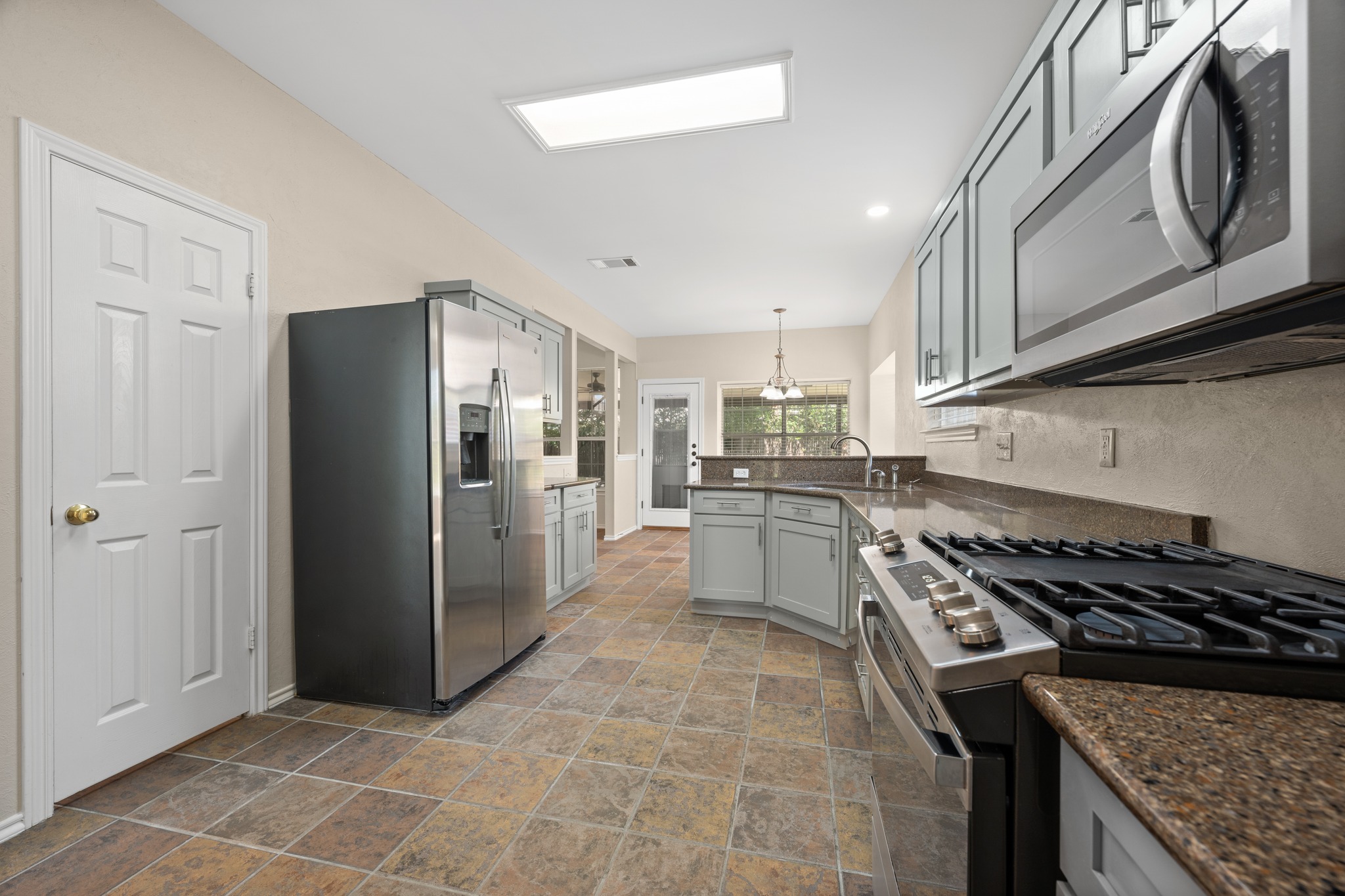 main property photo 14