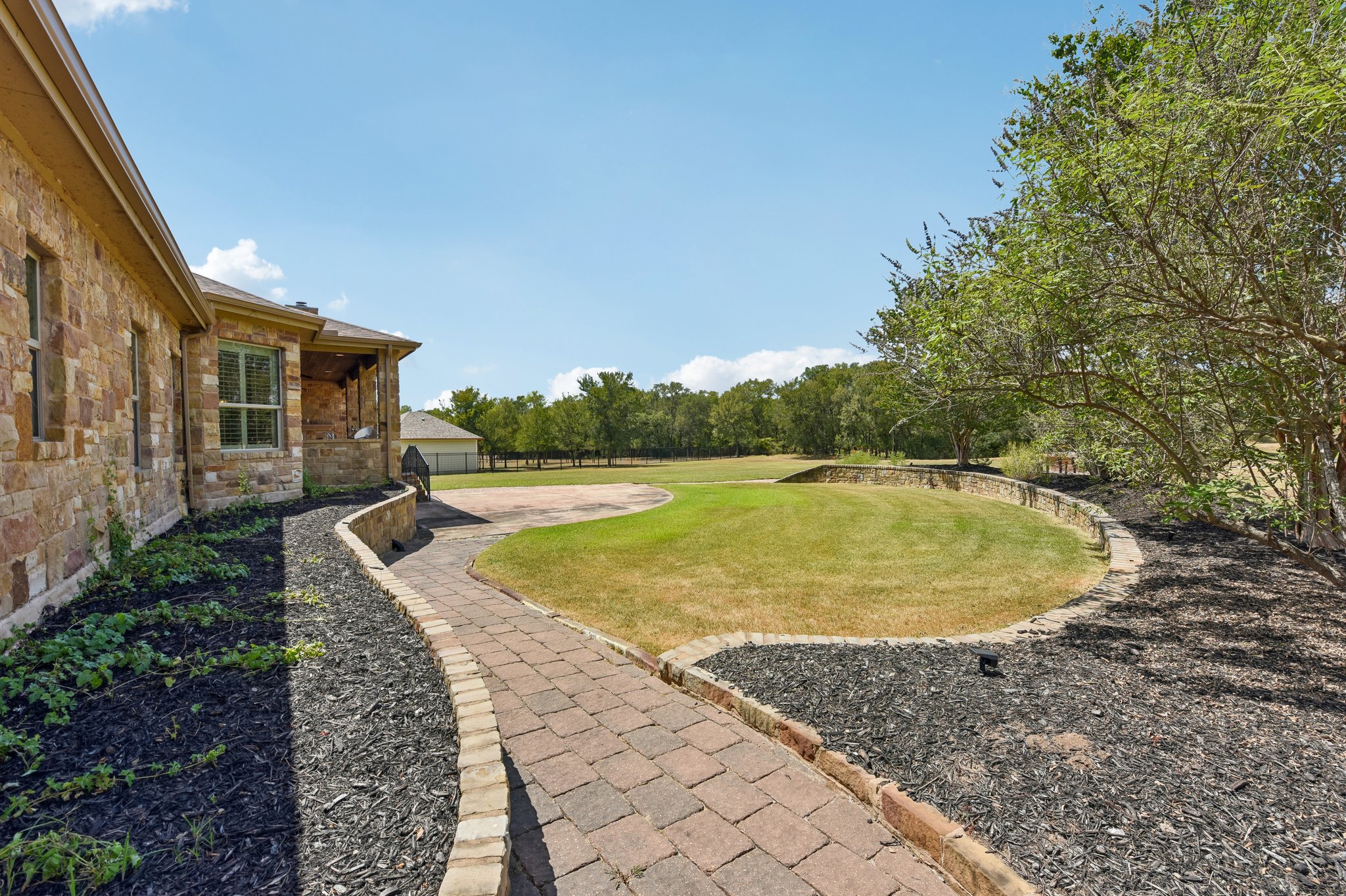 main property photo 30