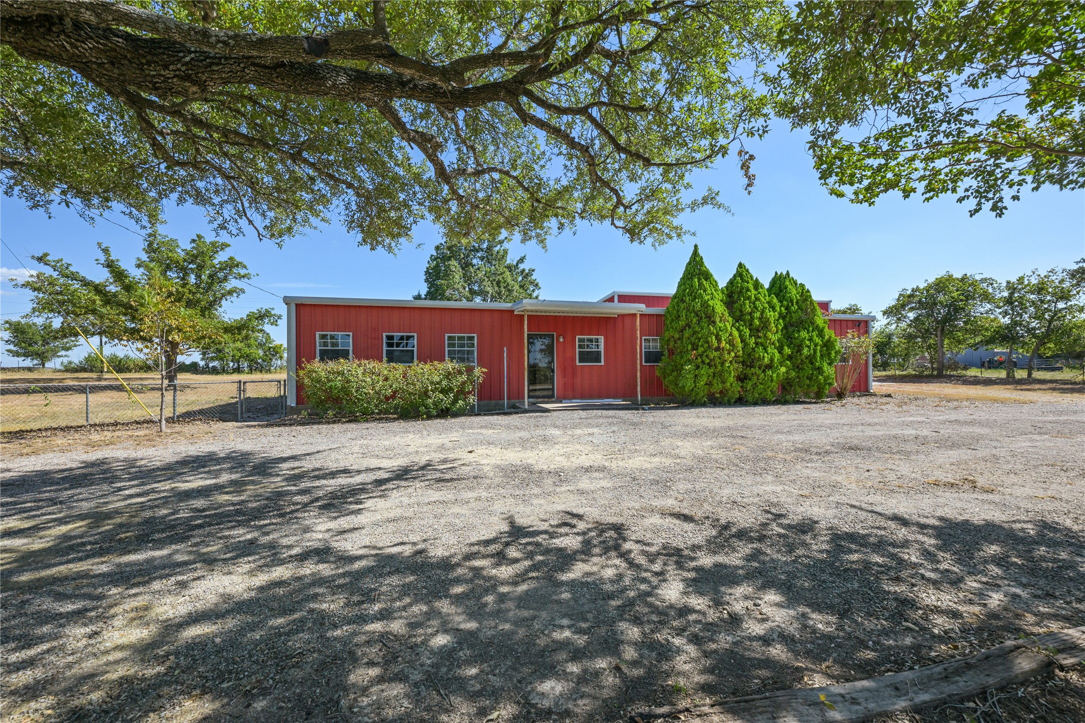 main property photo 6