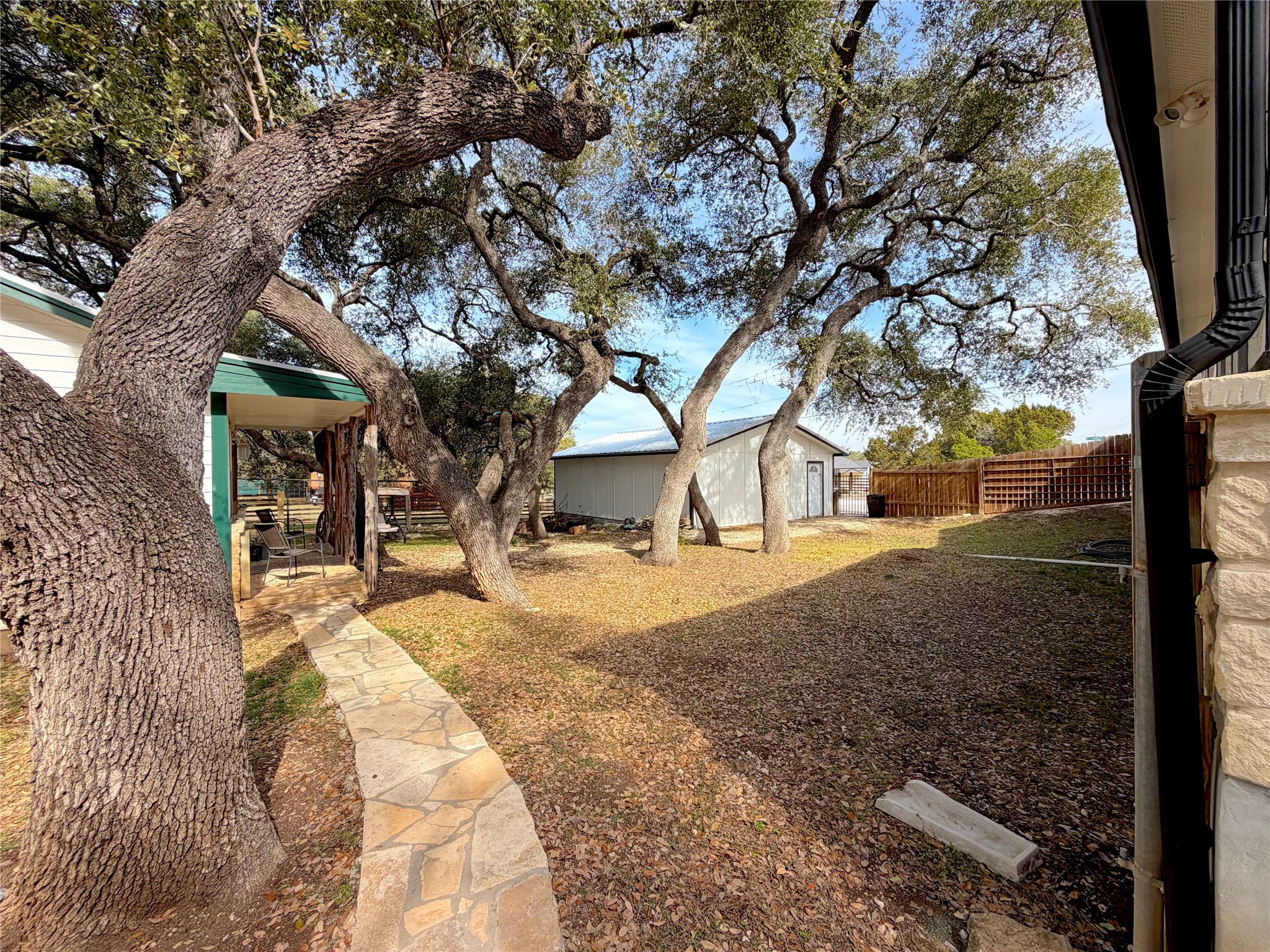 main property photo 33