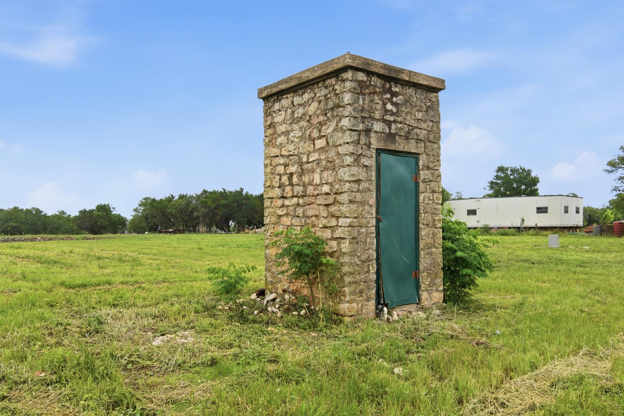 main property photo 9