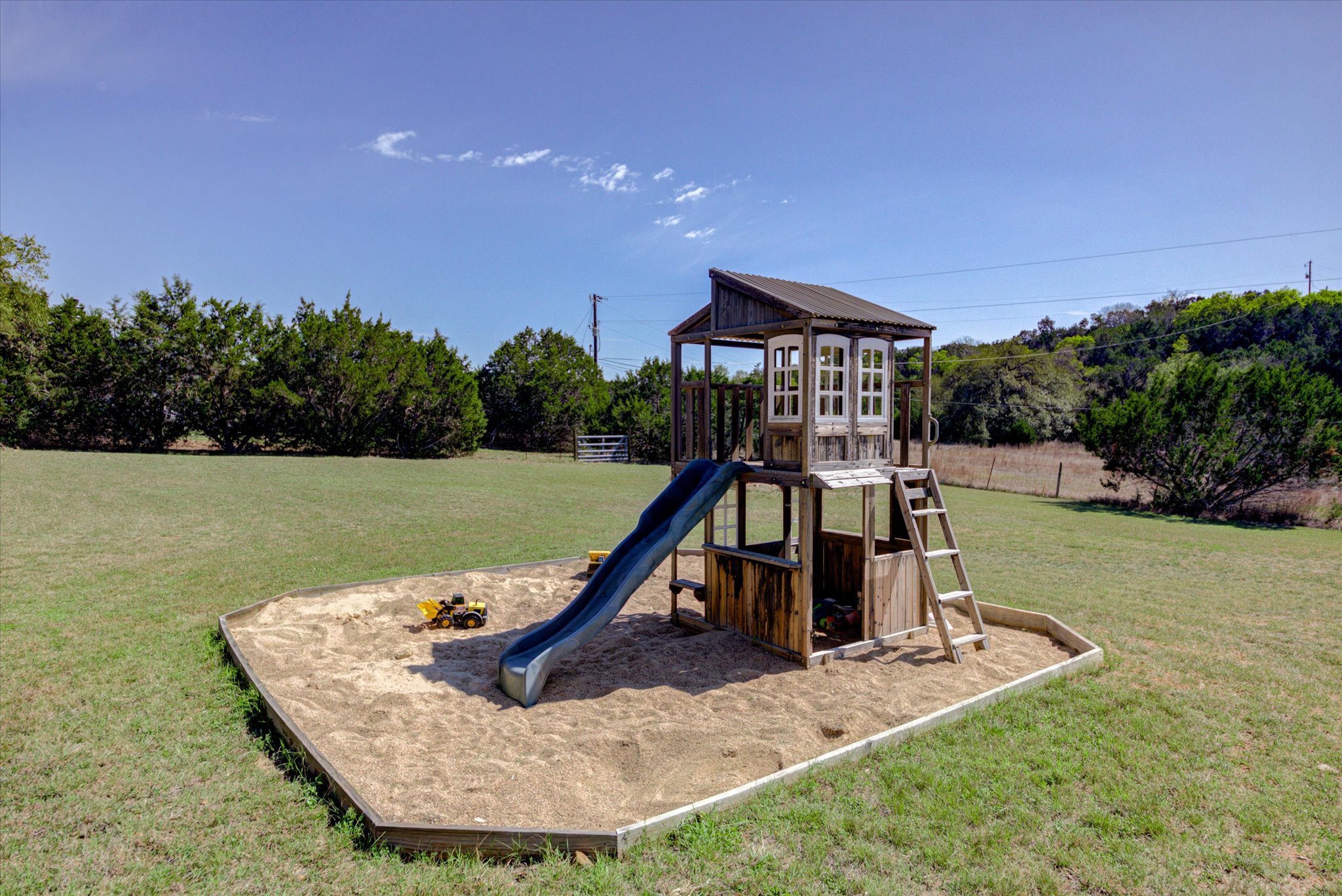 main property photo 34