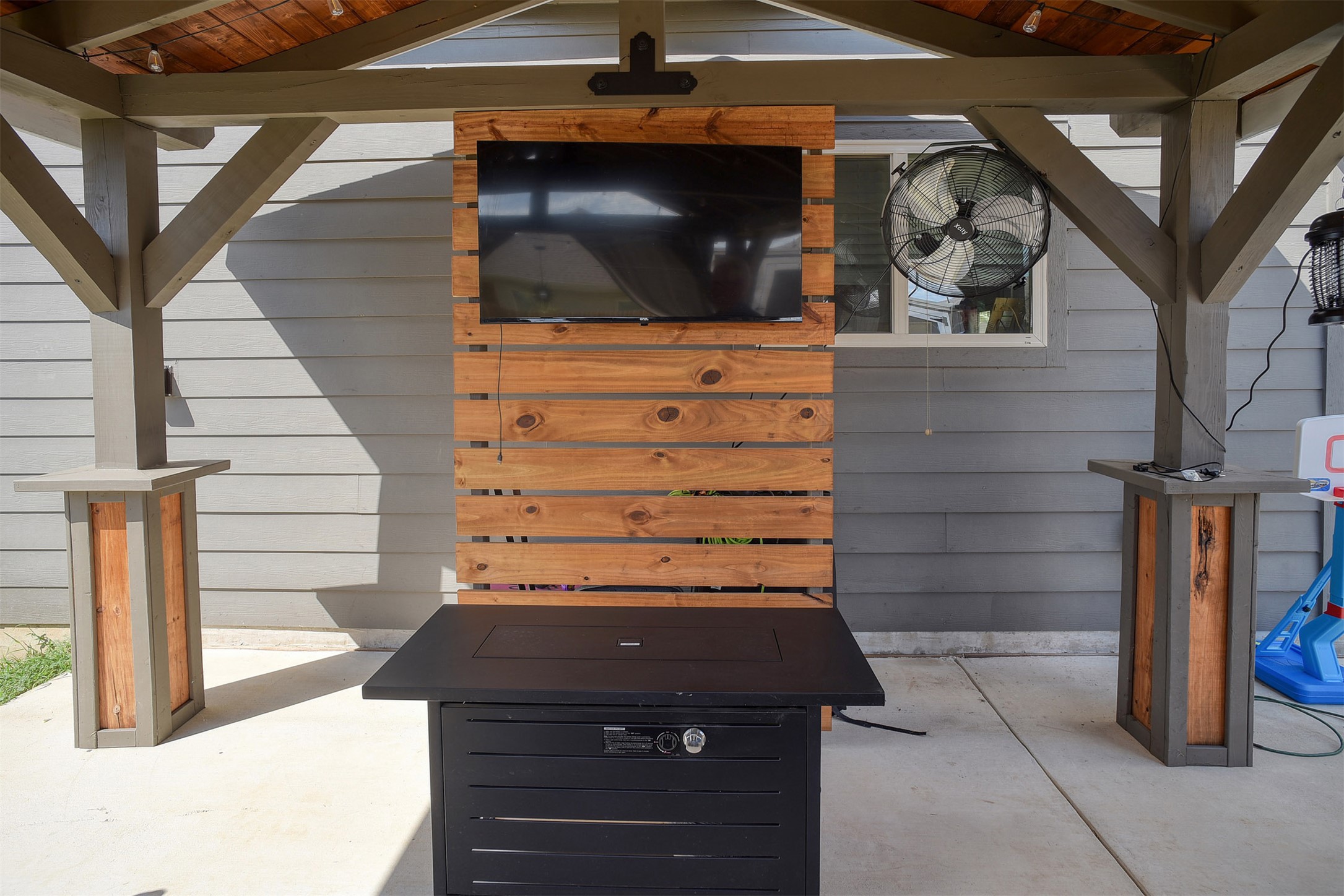 main property photo 17