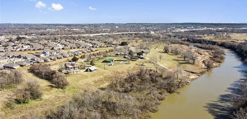 main property photo 37