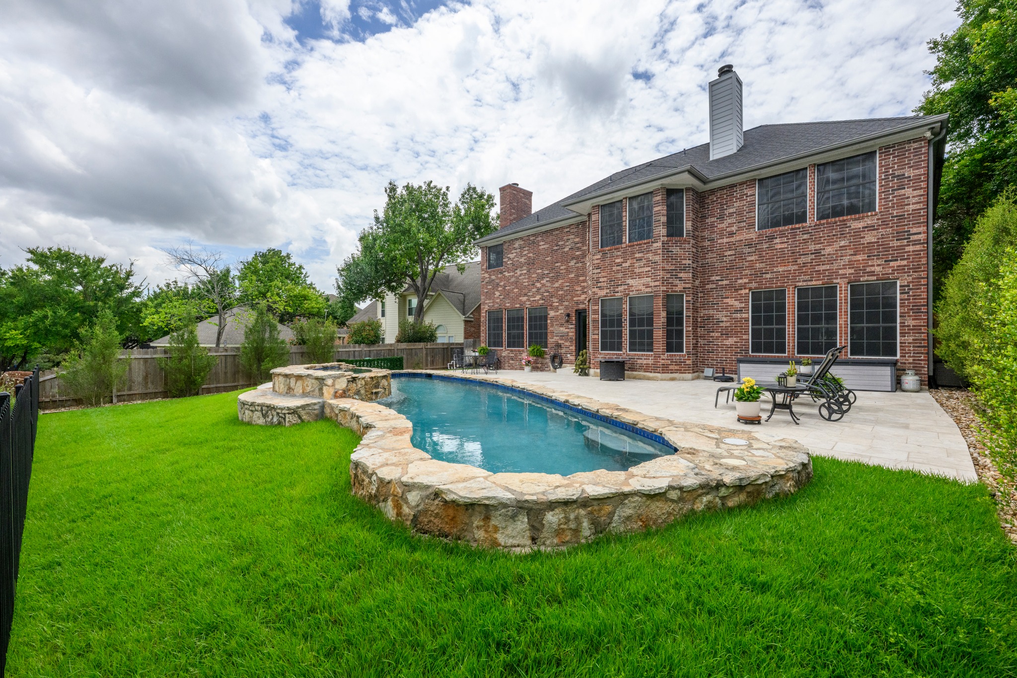 main property photo 30