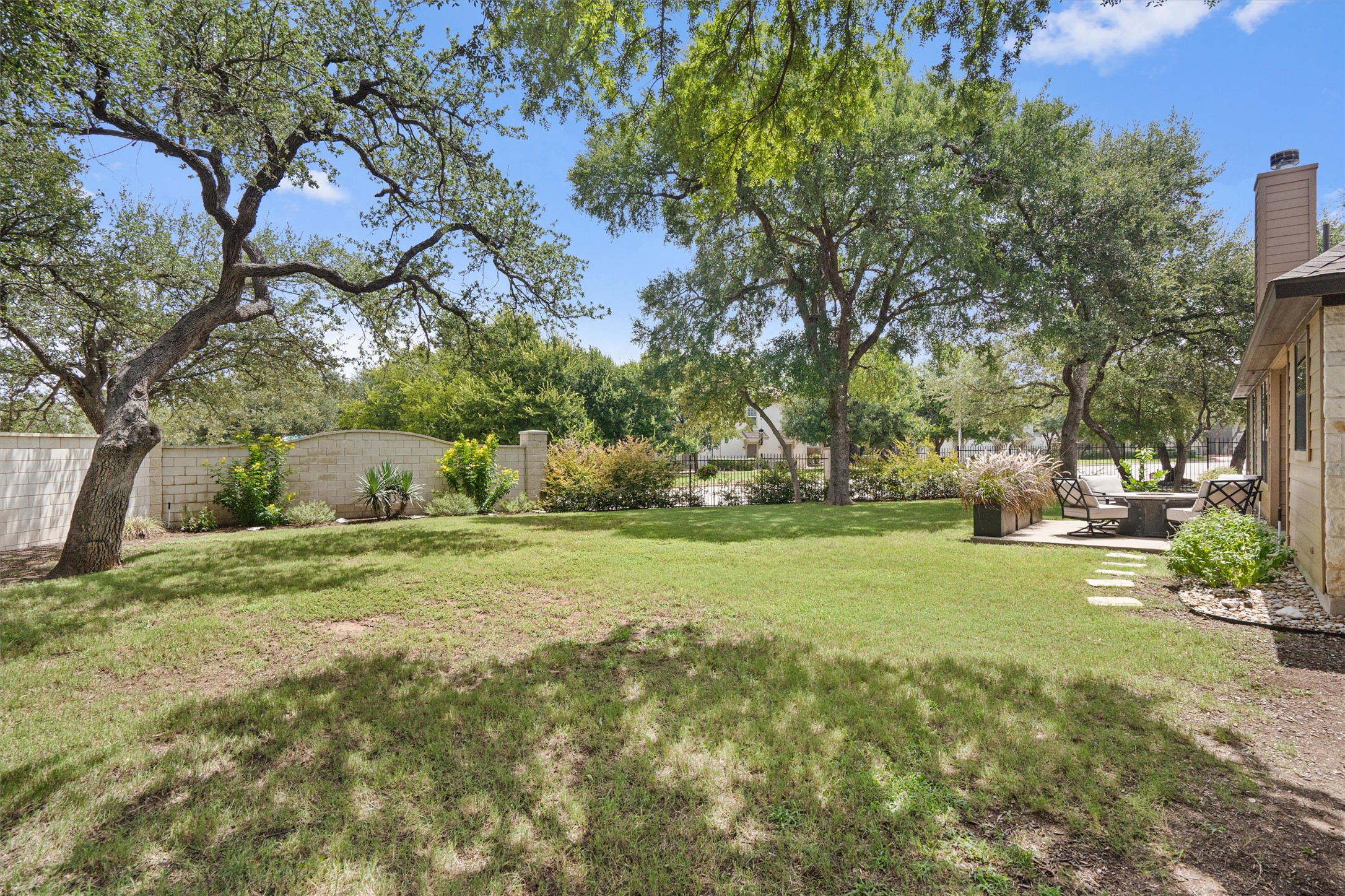 main property photo 23