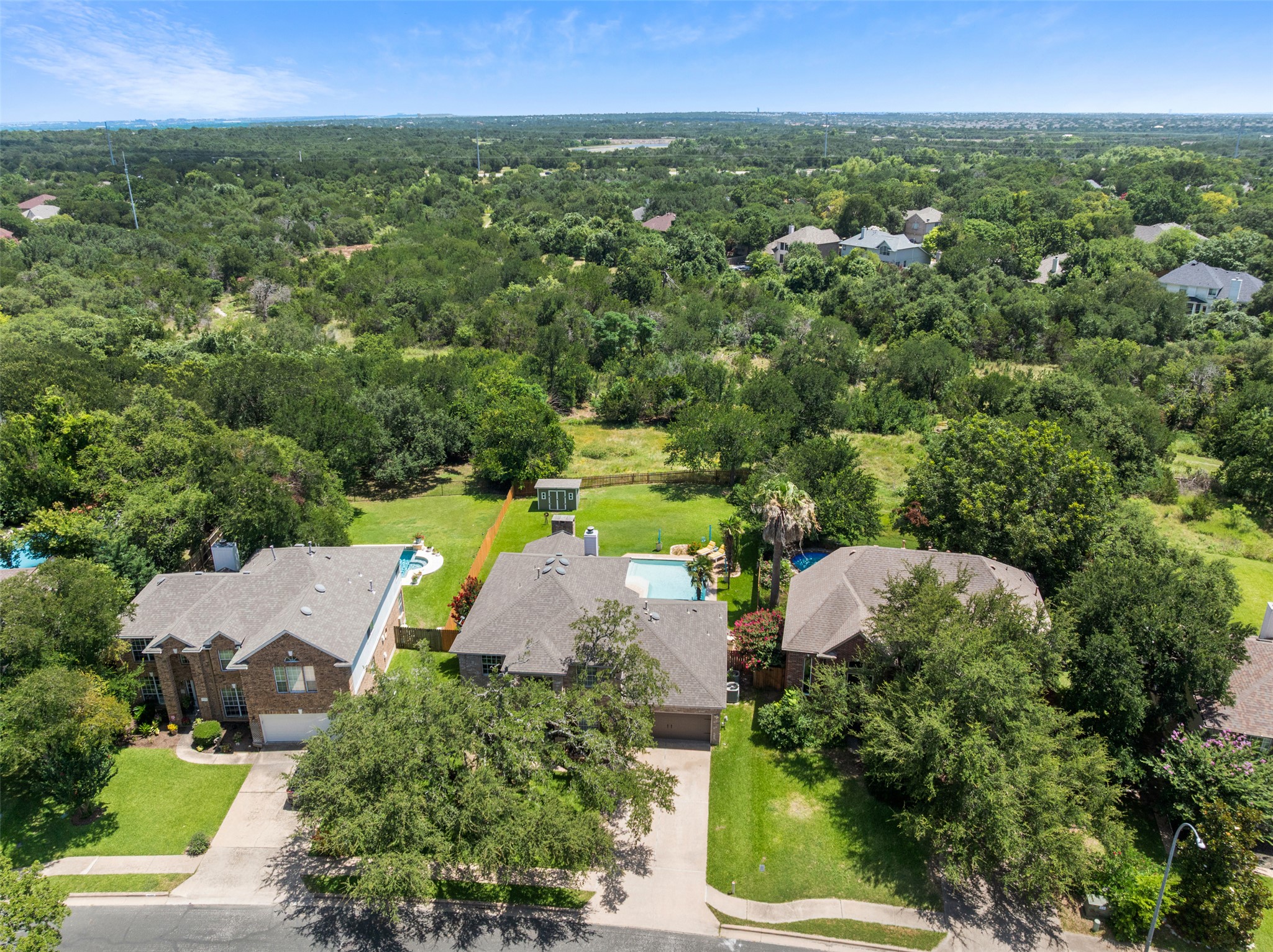 main property photo 30