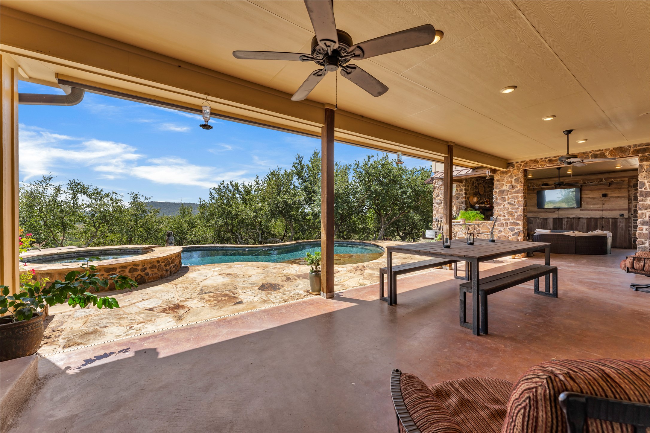 main property photo 26