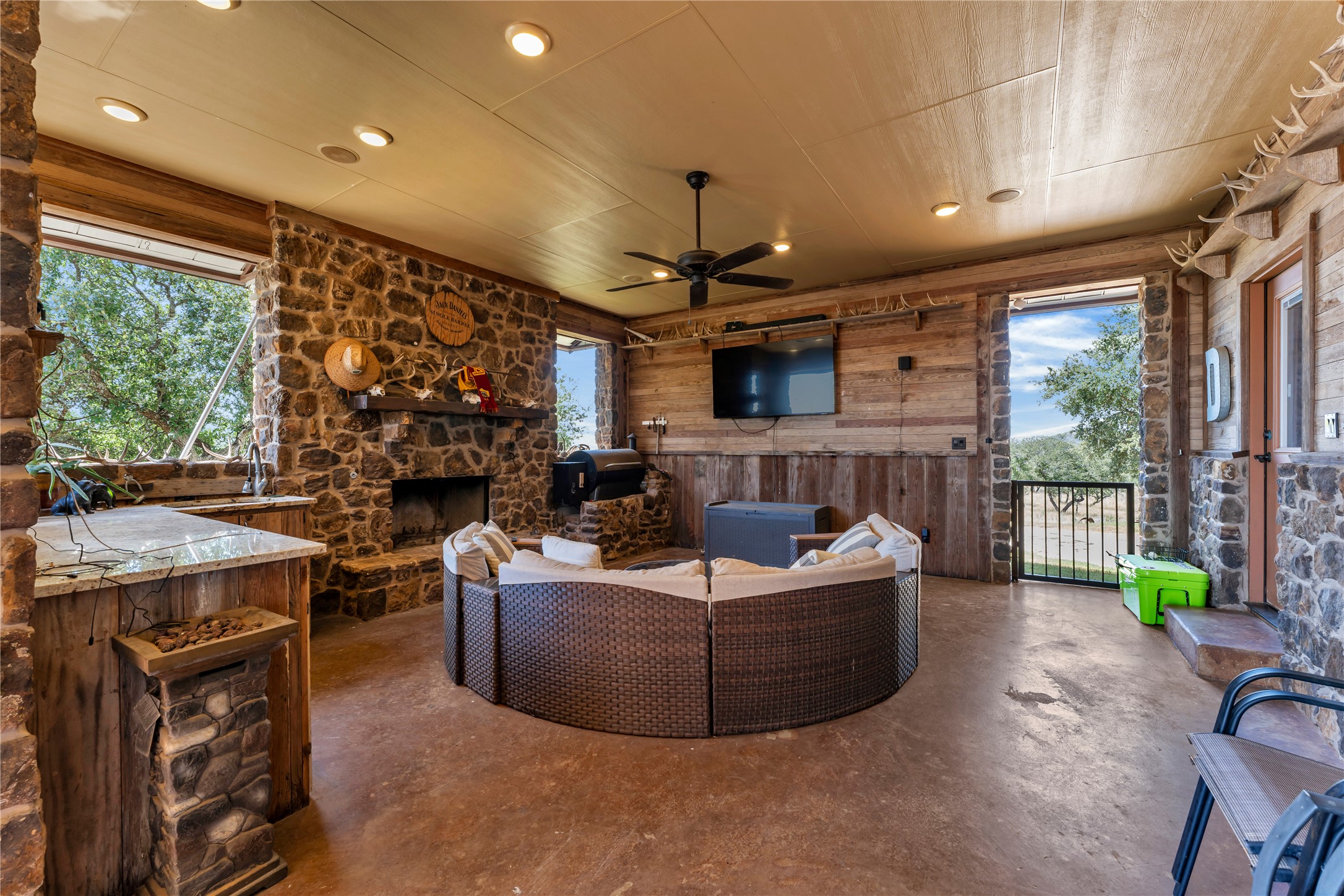 main property photo 27