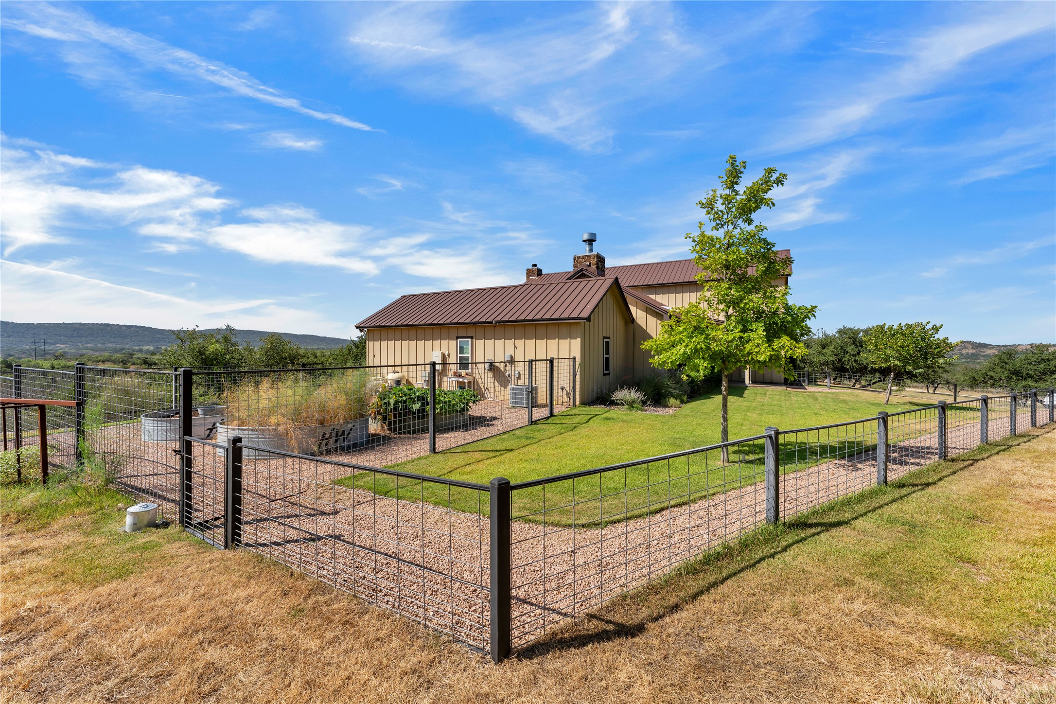 main property photo 32