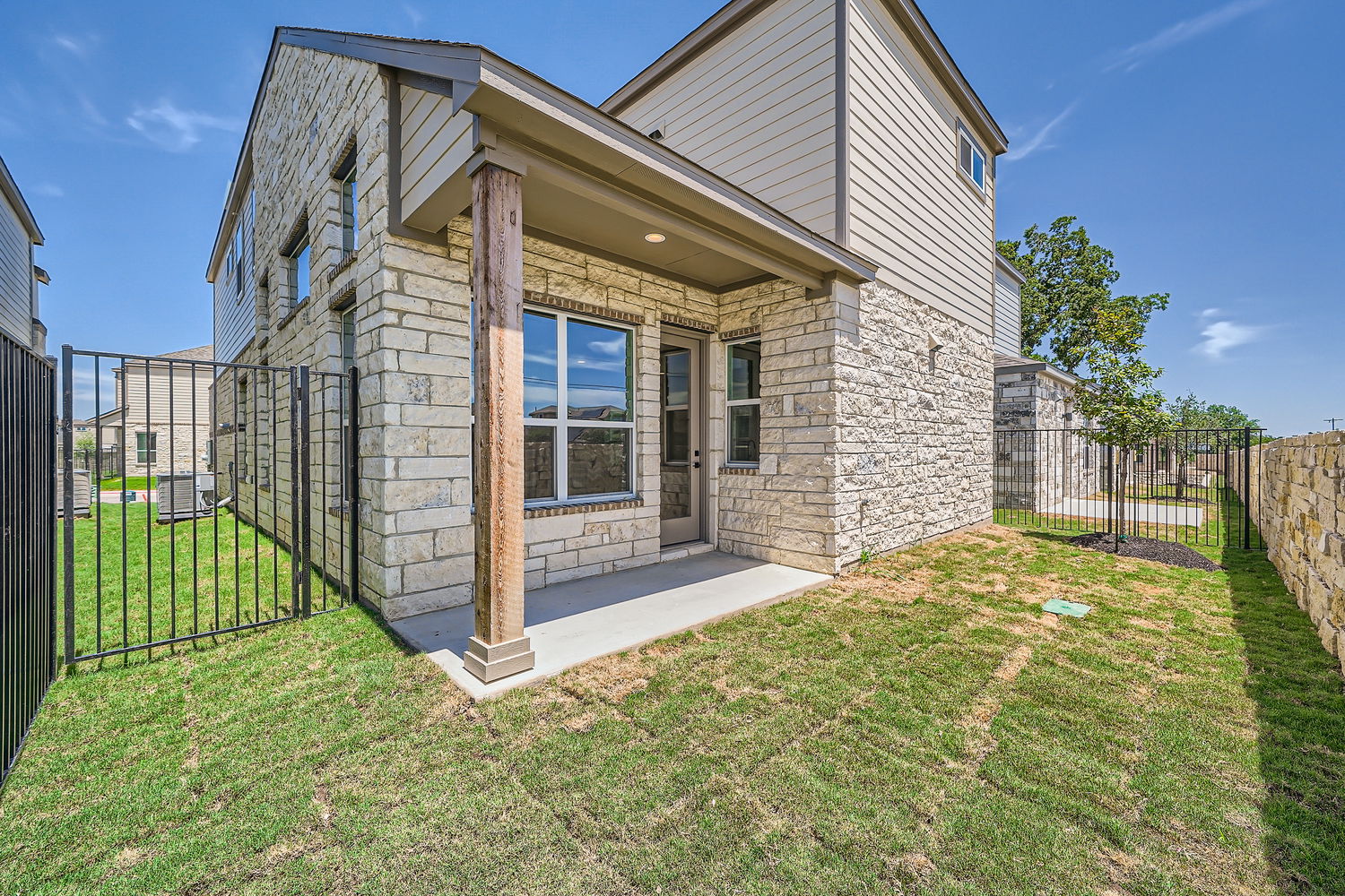 main property photo 9