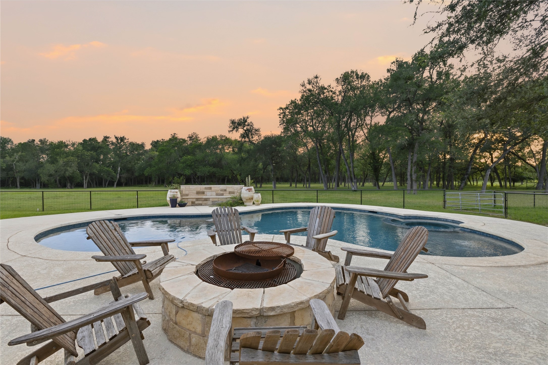 main property photo 16