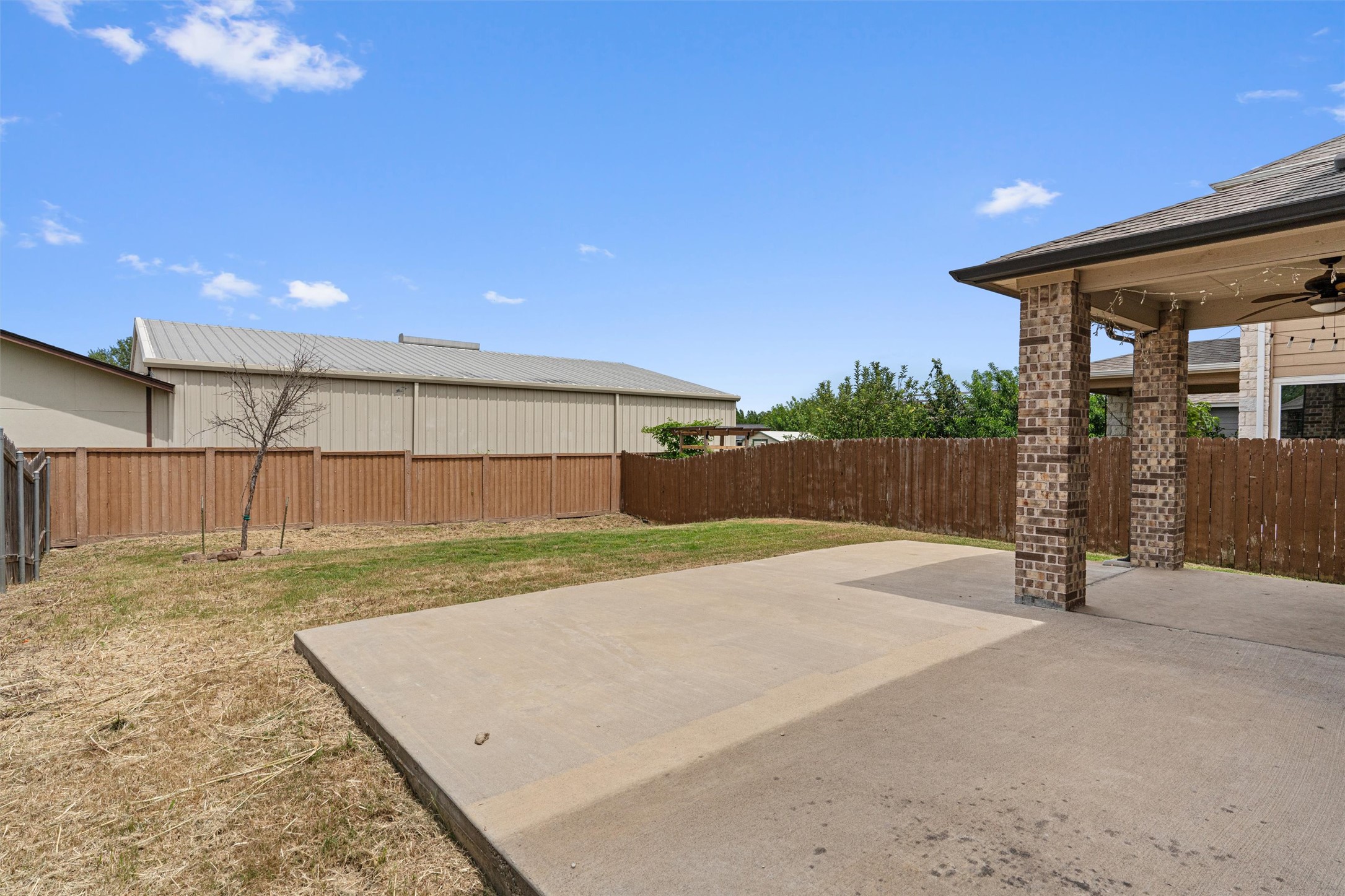 main property photo 30