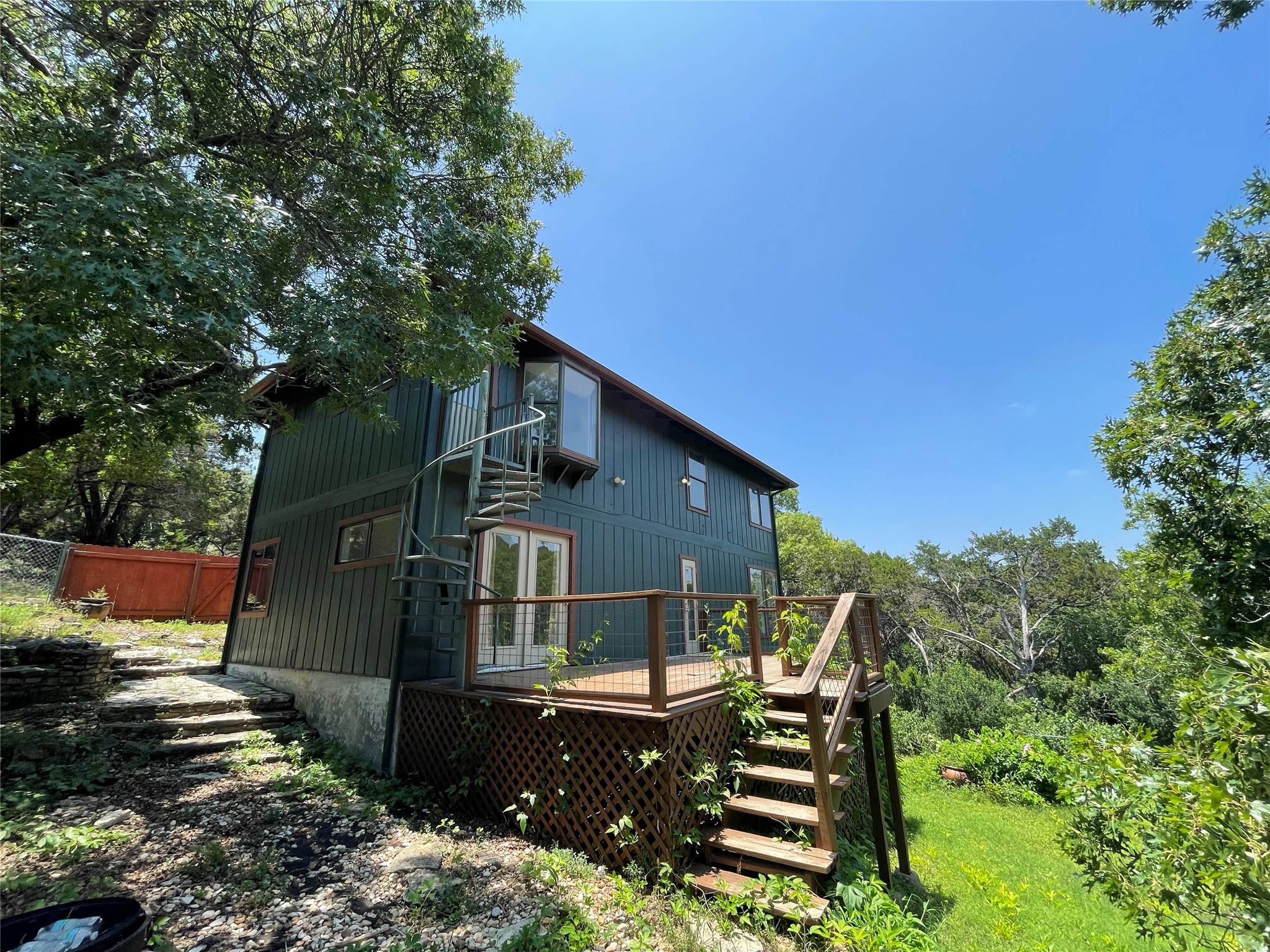 main property photo 30