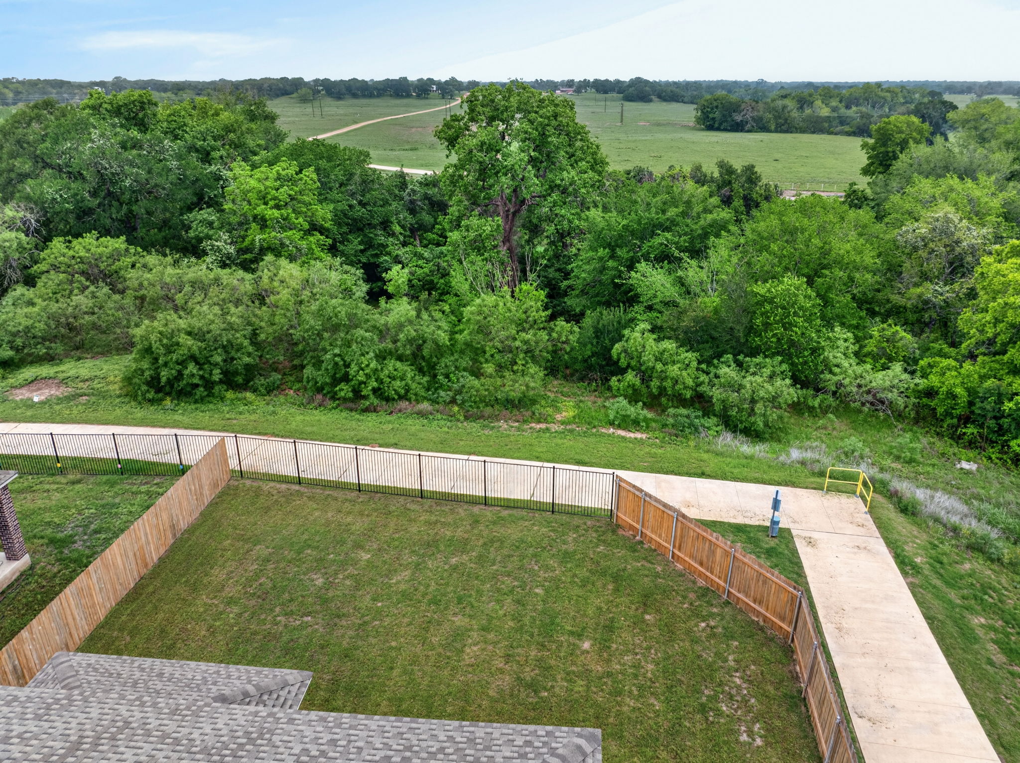 main property photo 33