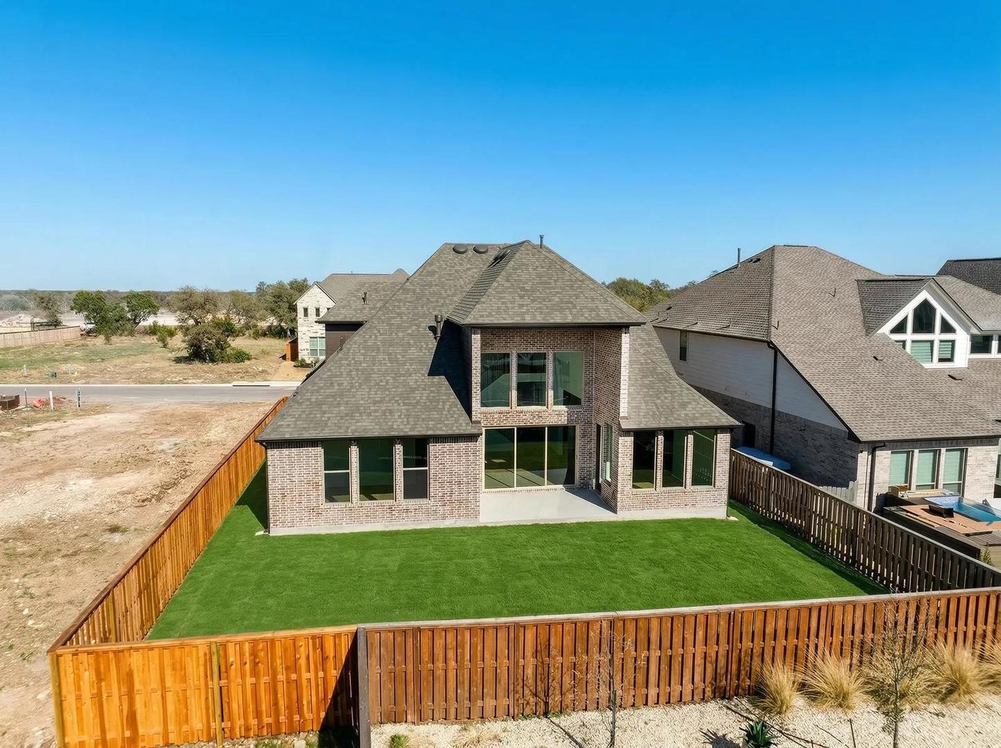 main property photo 23
