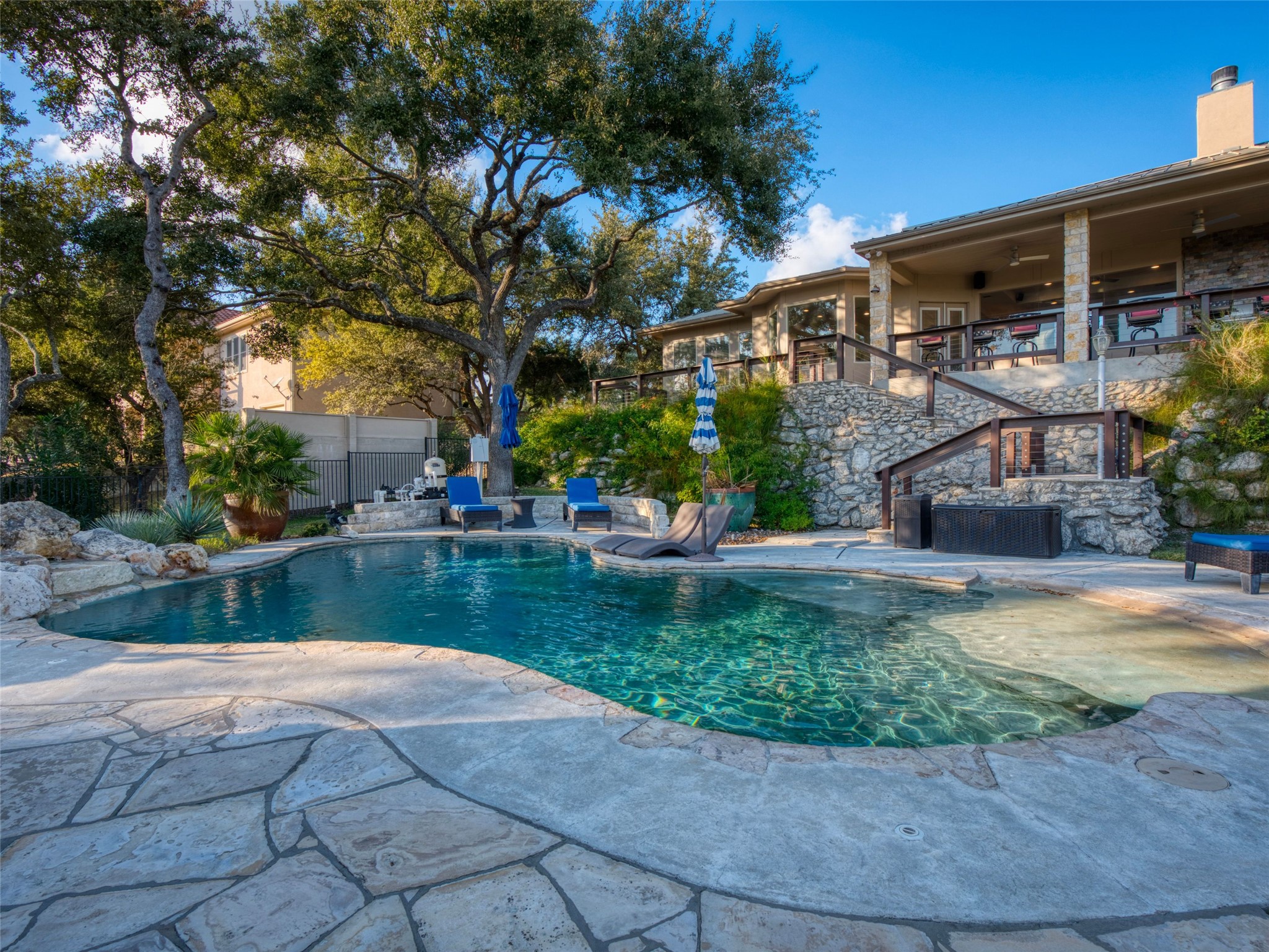 main property photo 28