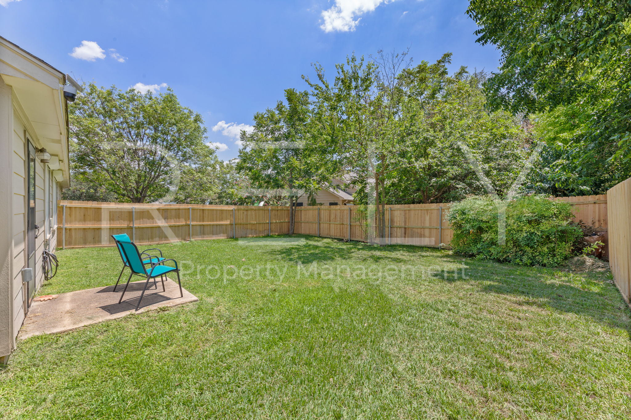 main property photo 28