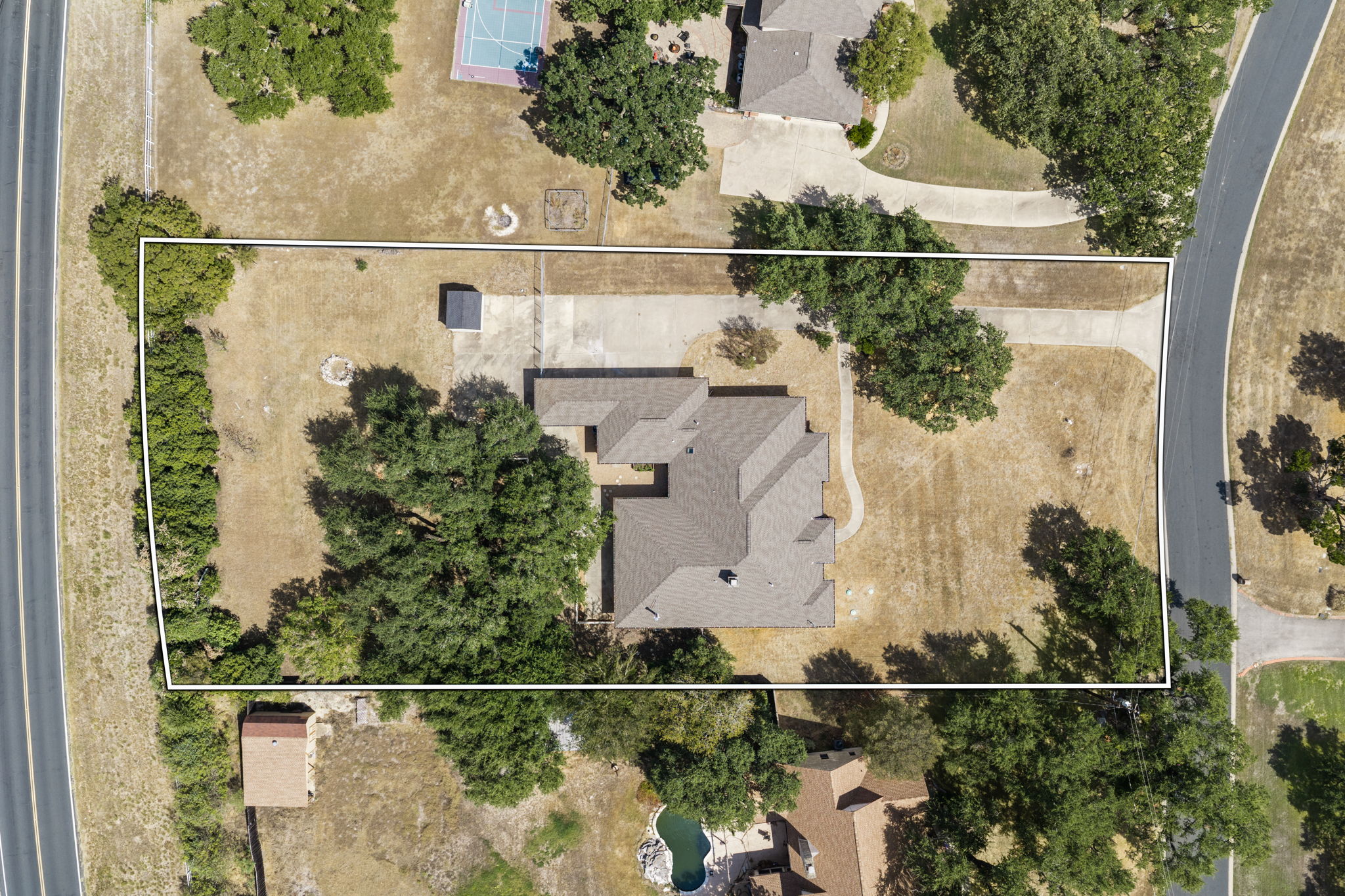 main property photo 37