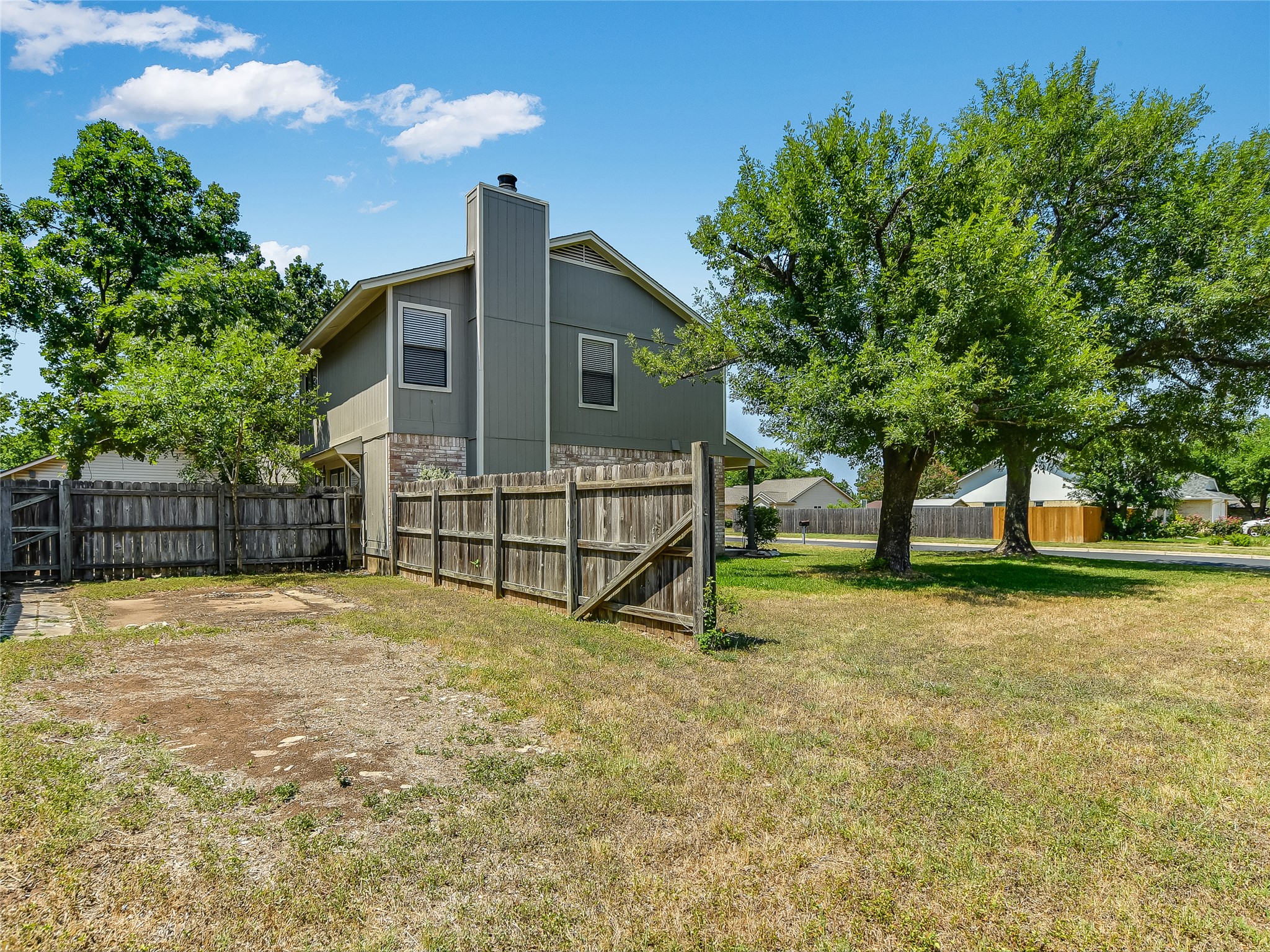 main property photo 24