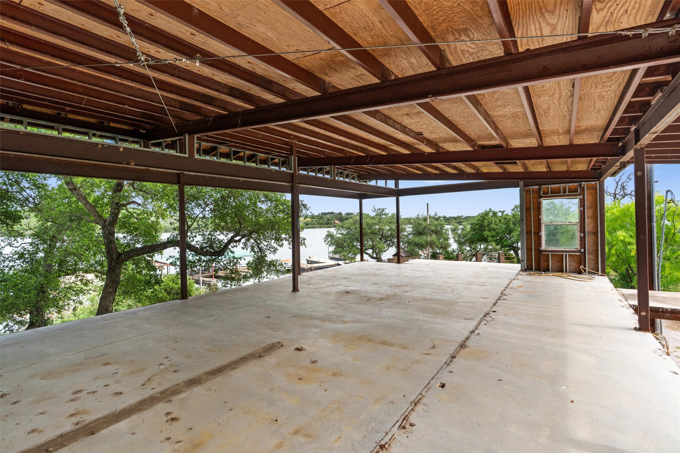 main property photo 14