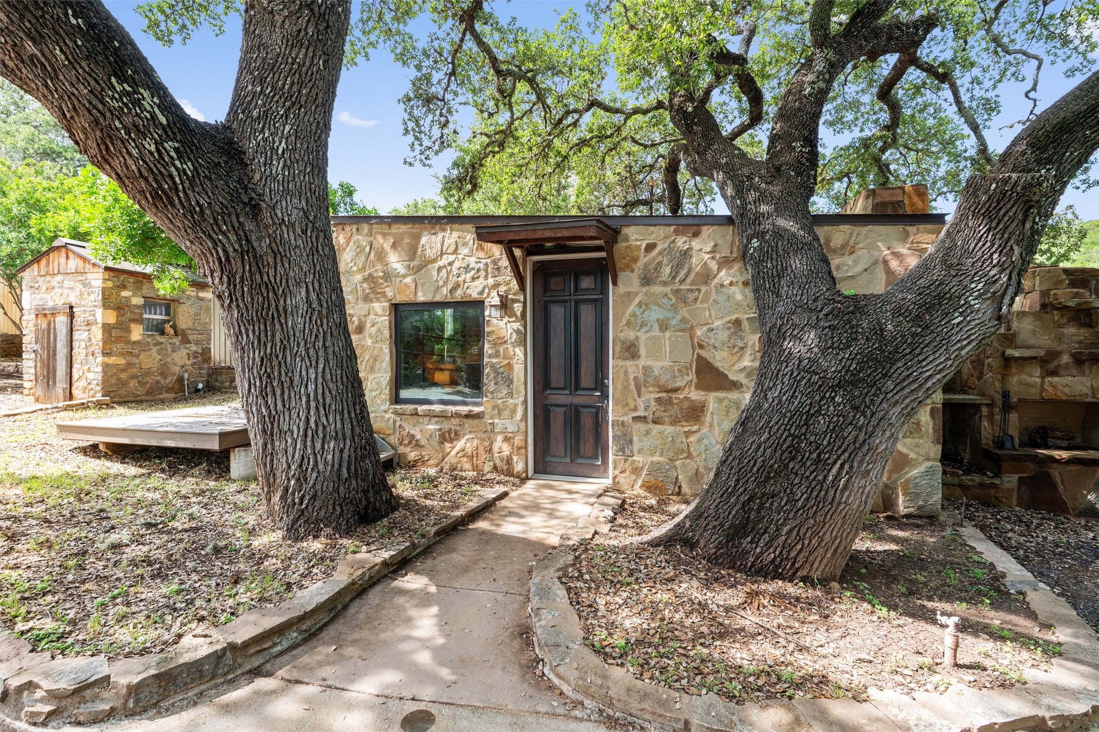 main property photo 17