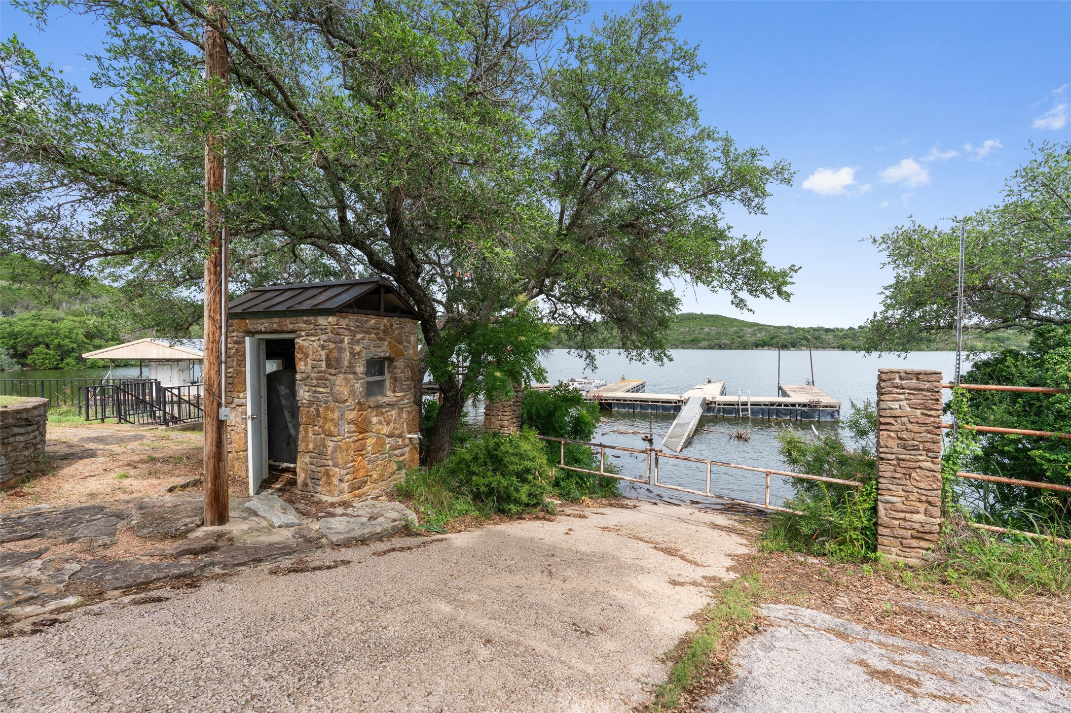 main property photo 23