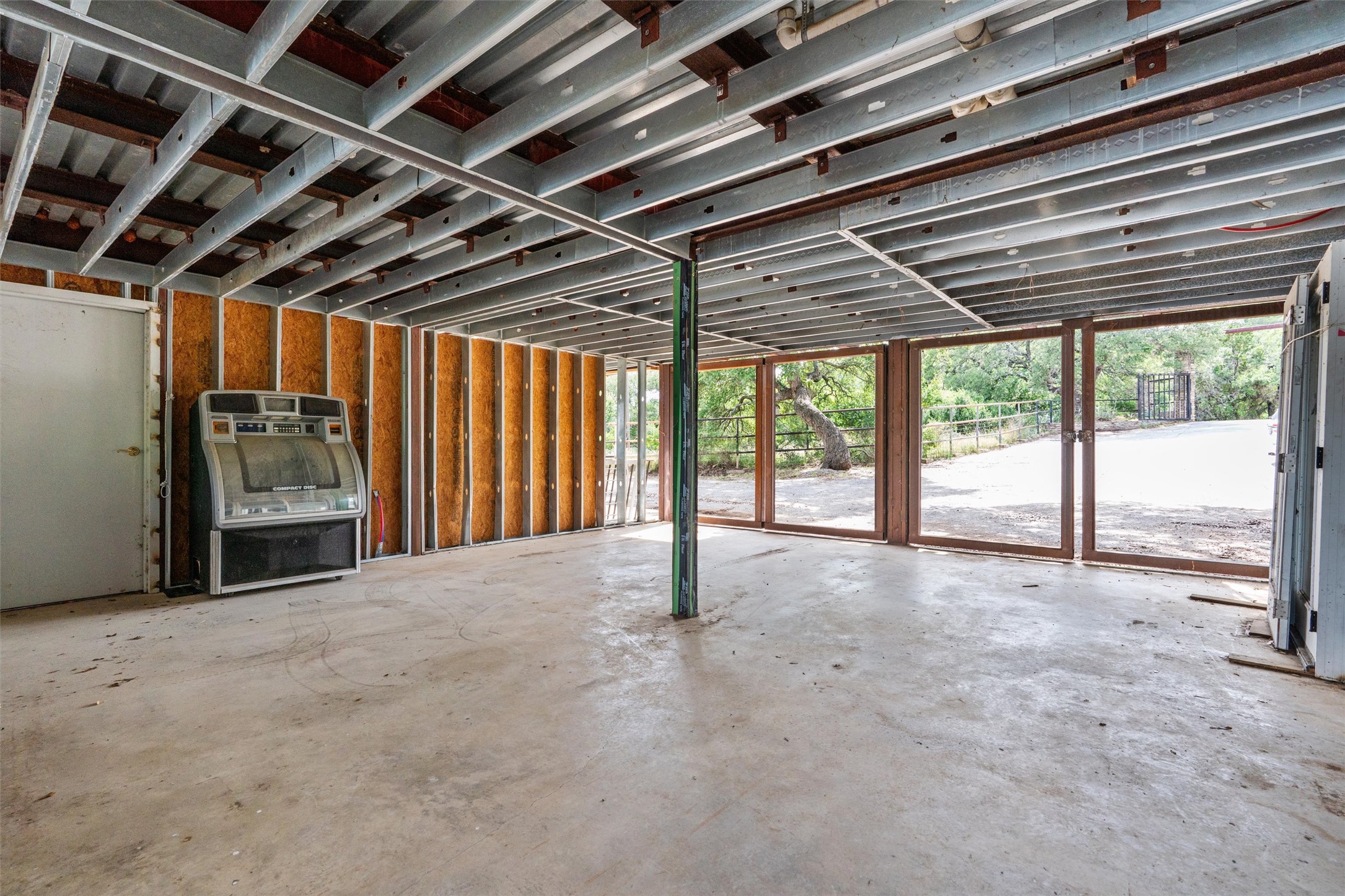 main property photo 30
