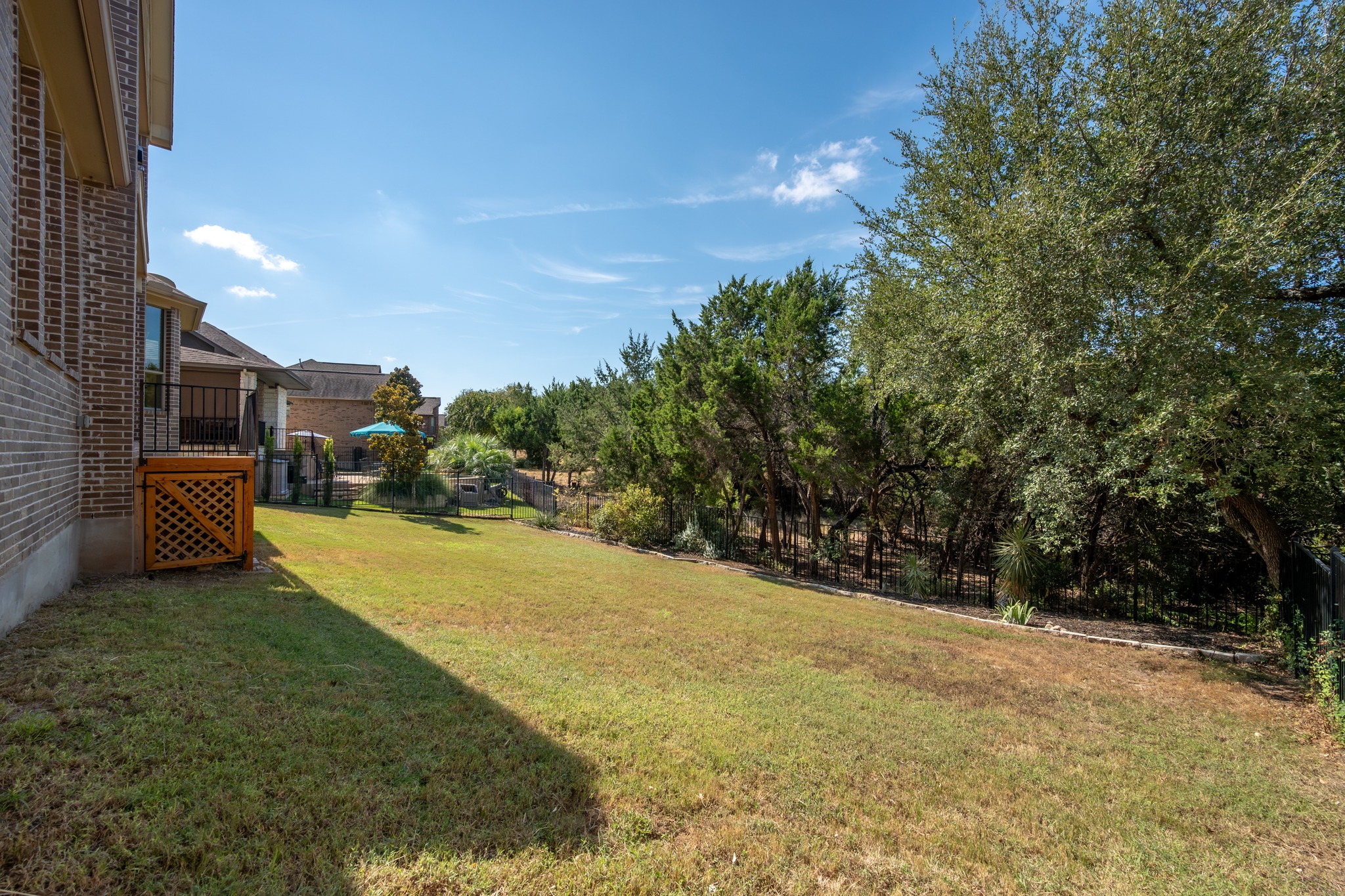 main property photo 33