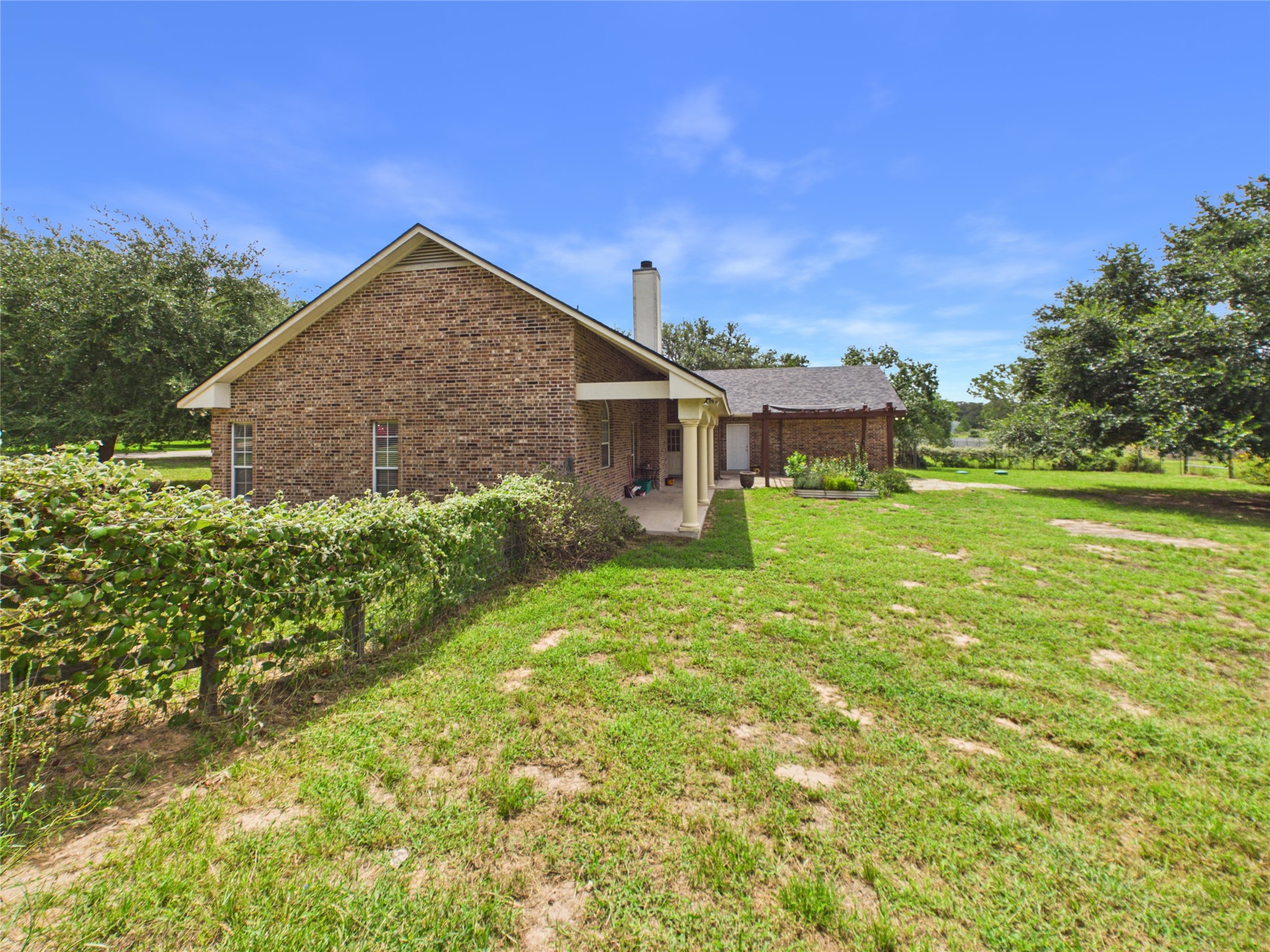 main property photo 28