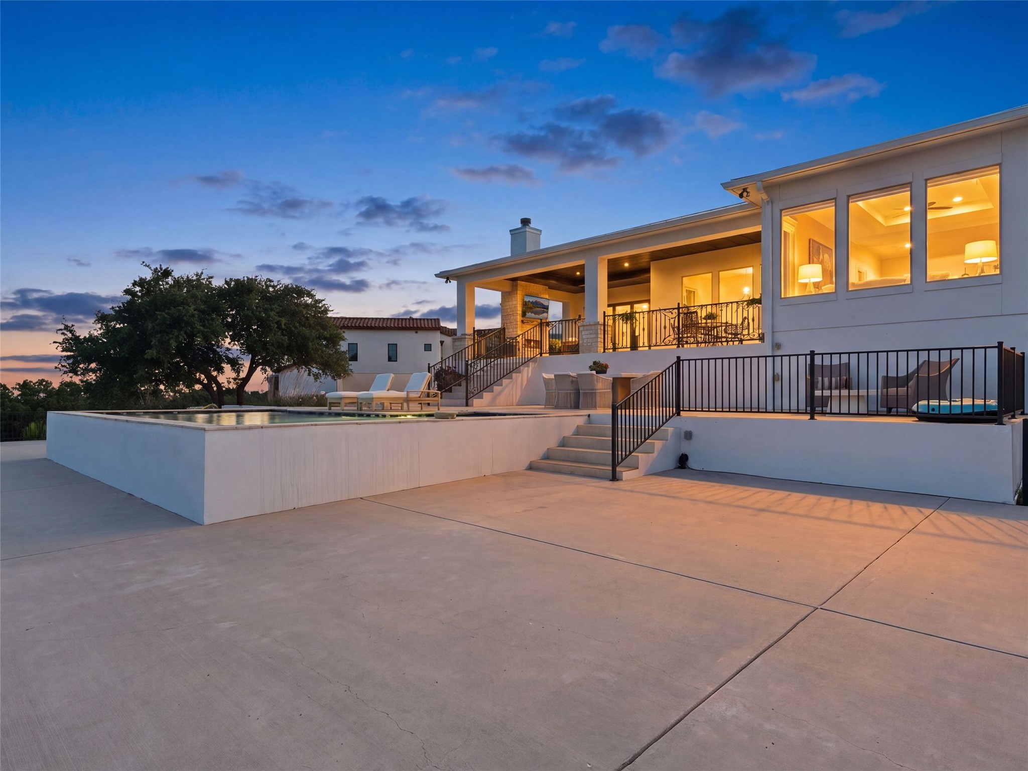 main property photo 33
