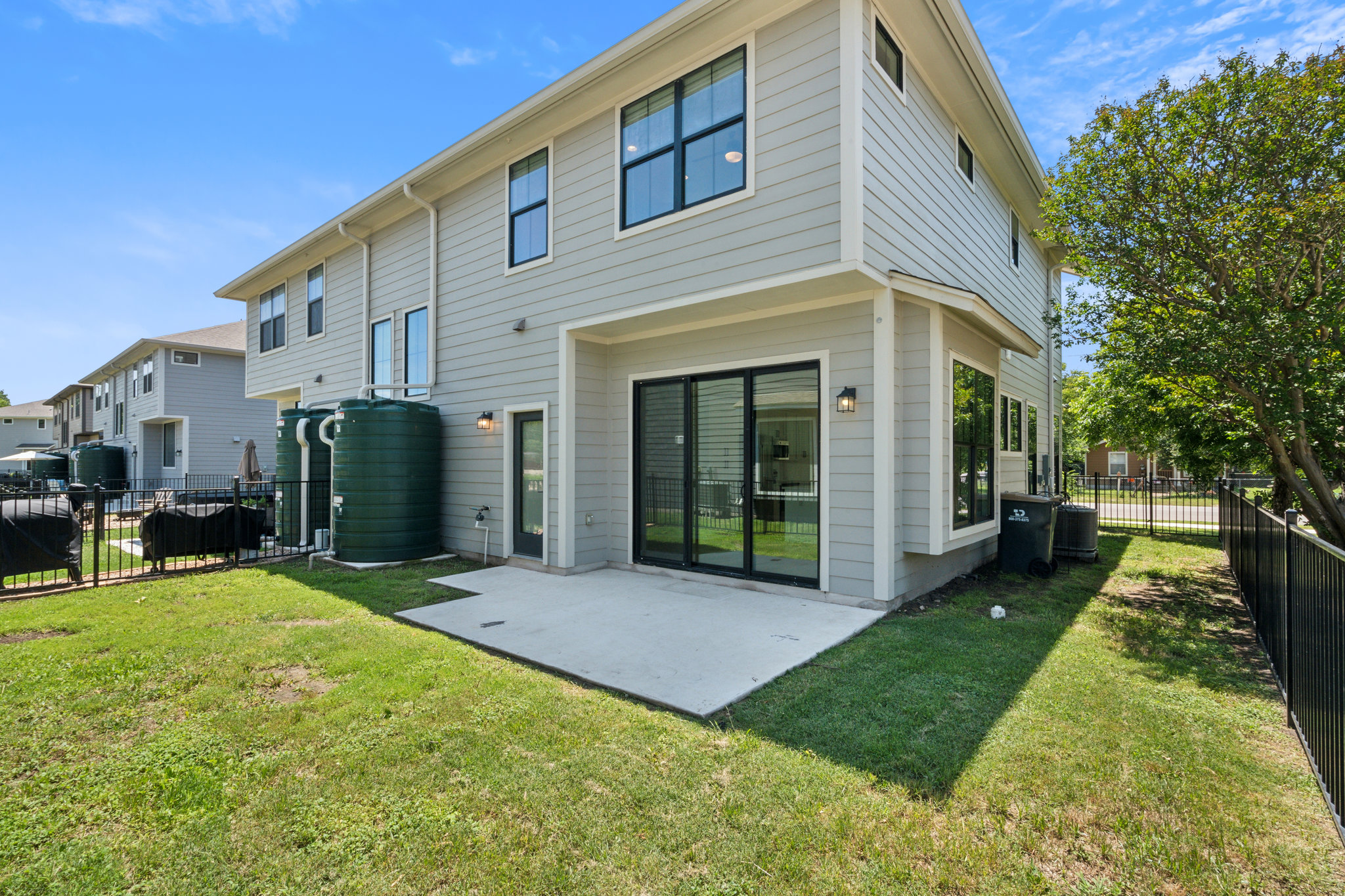 main property photo 13