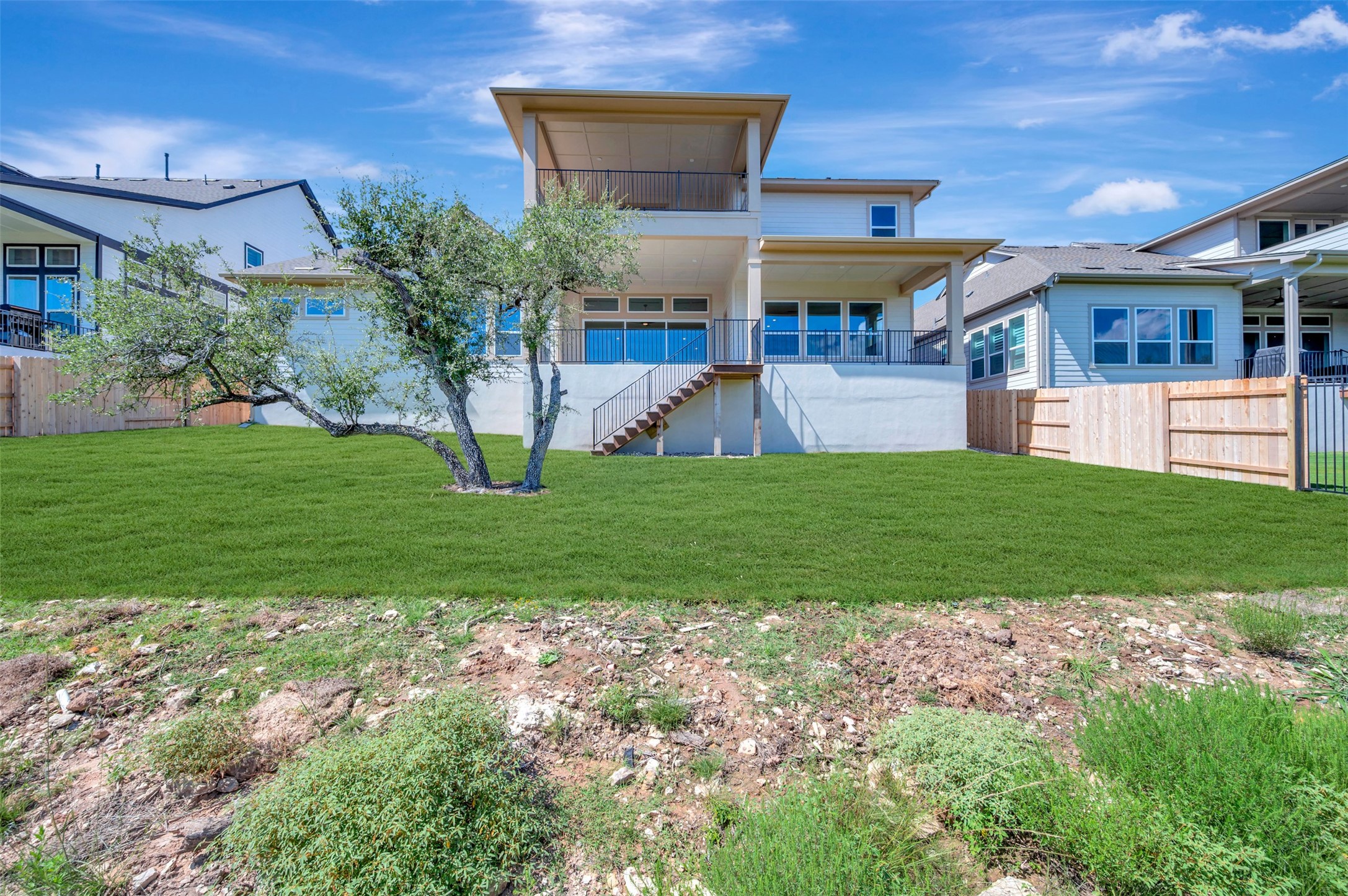 main property photo 28