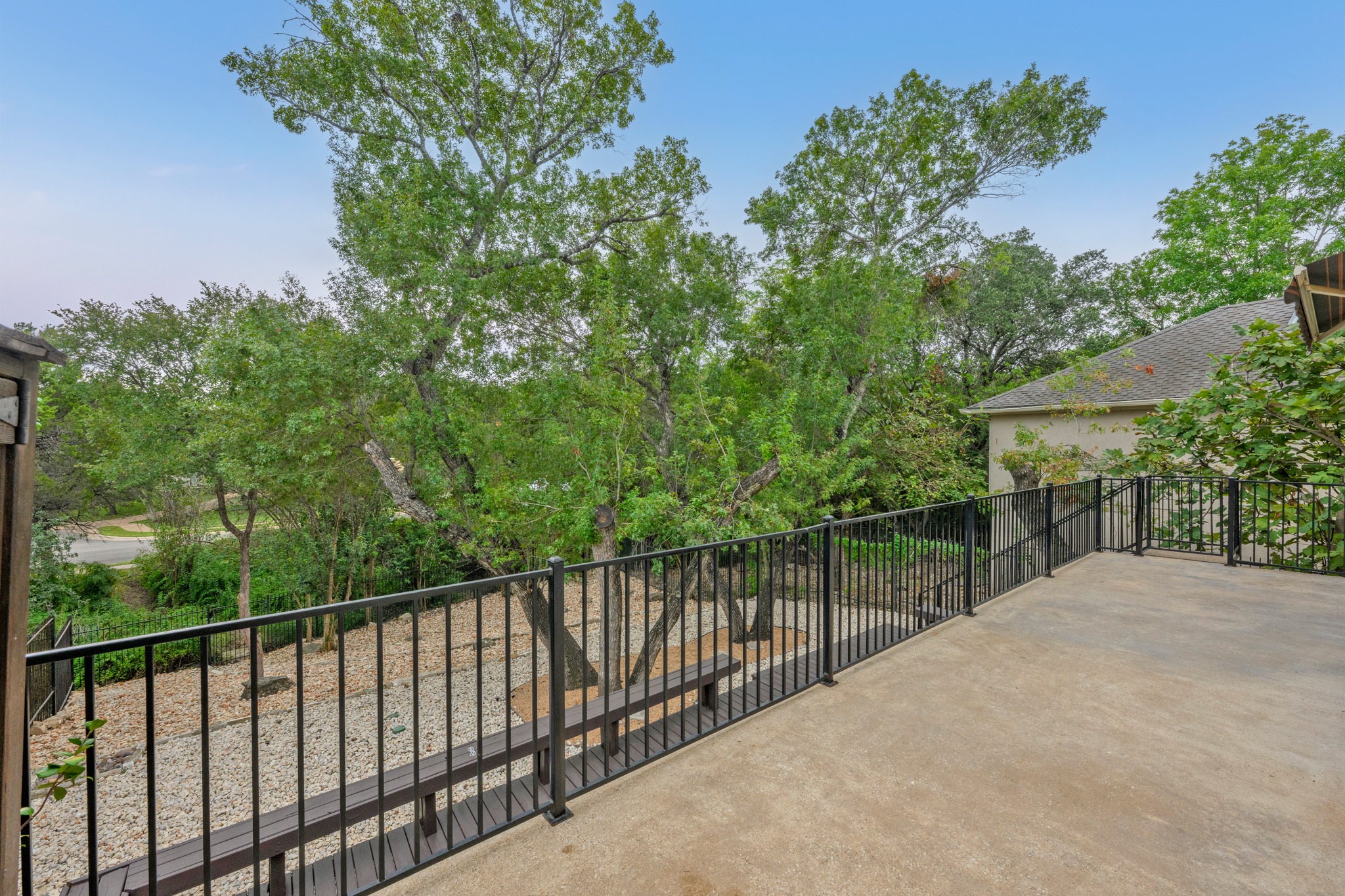 main property photo 23