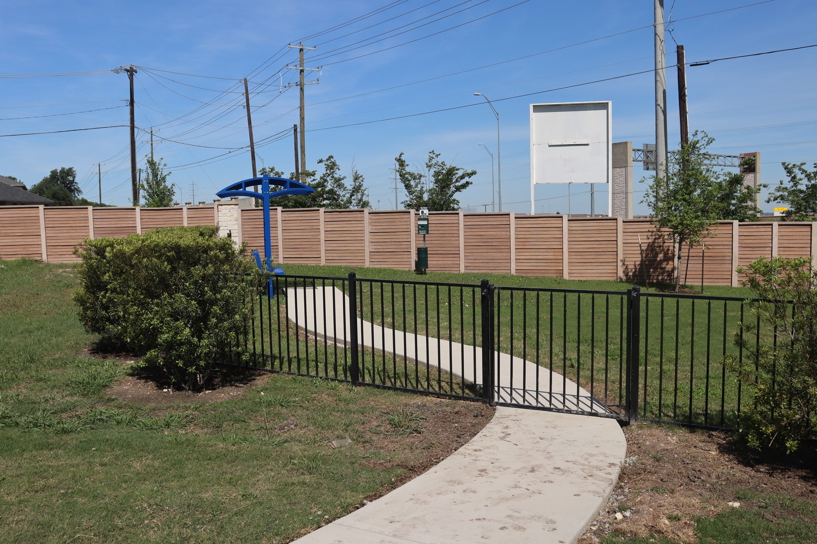 main property photo 6