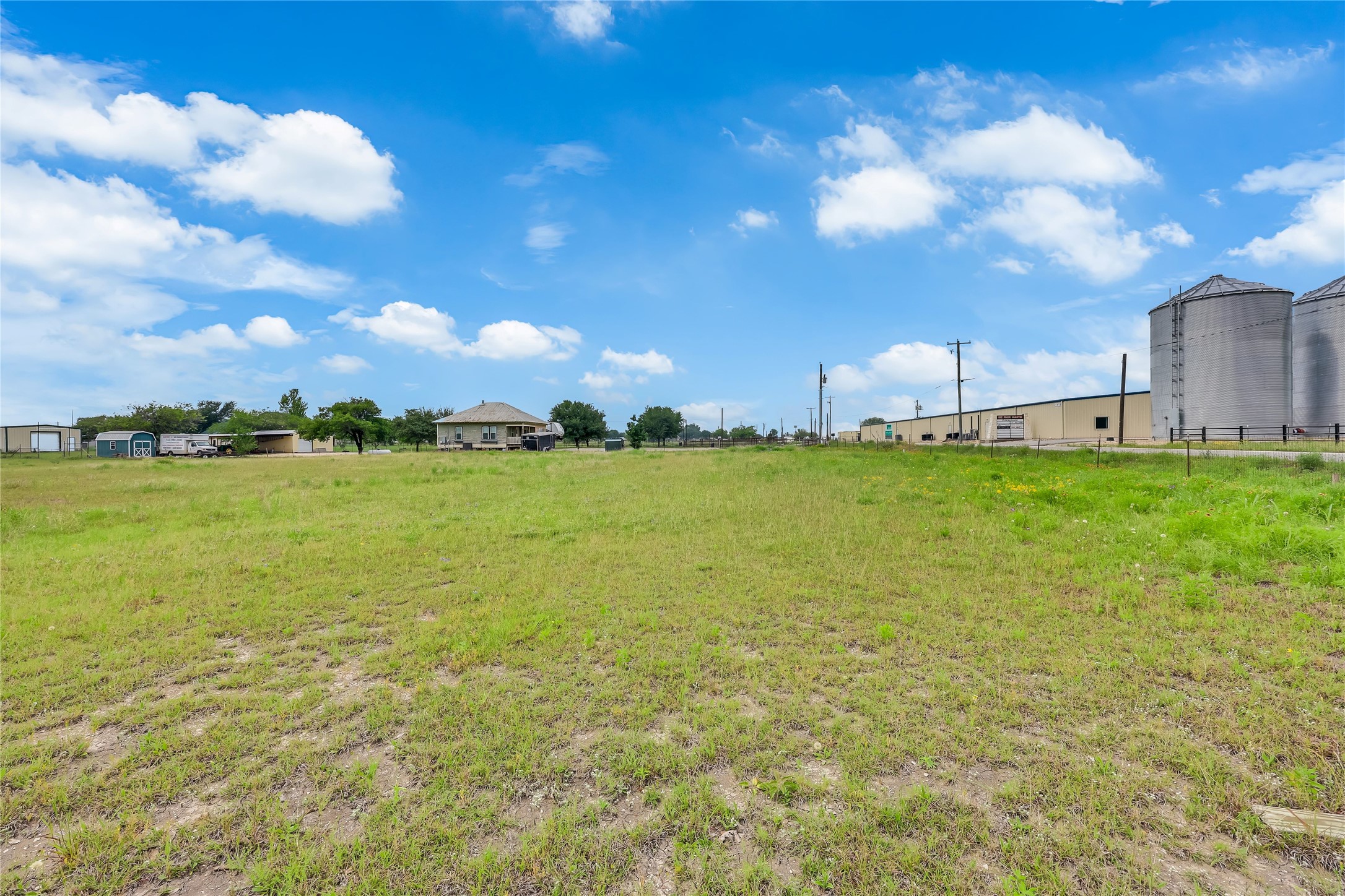 main property photo 30