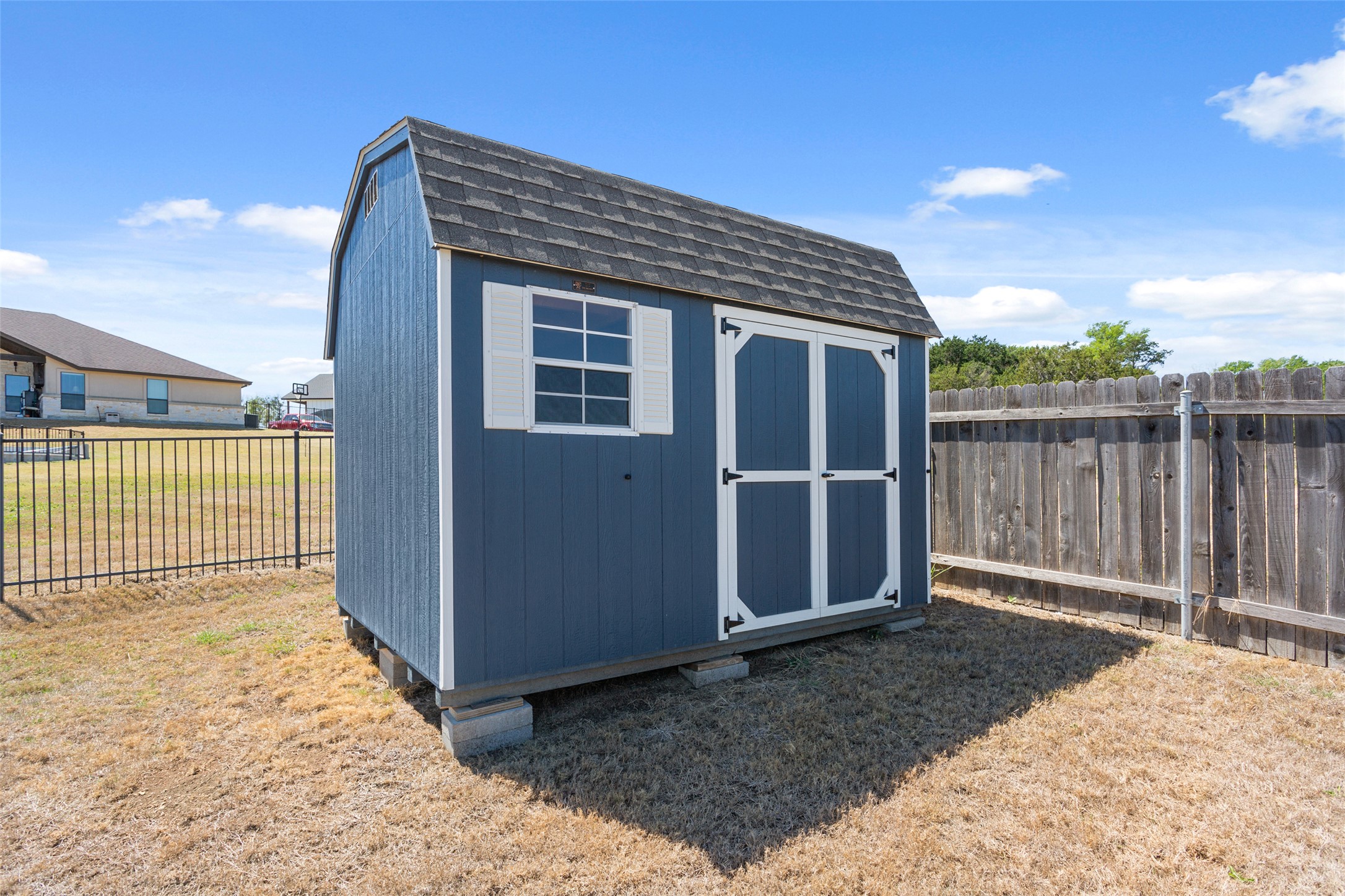 main property photo 30